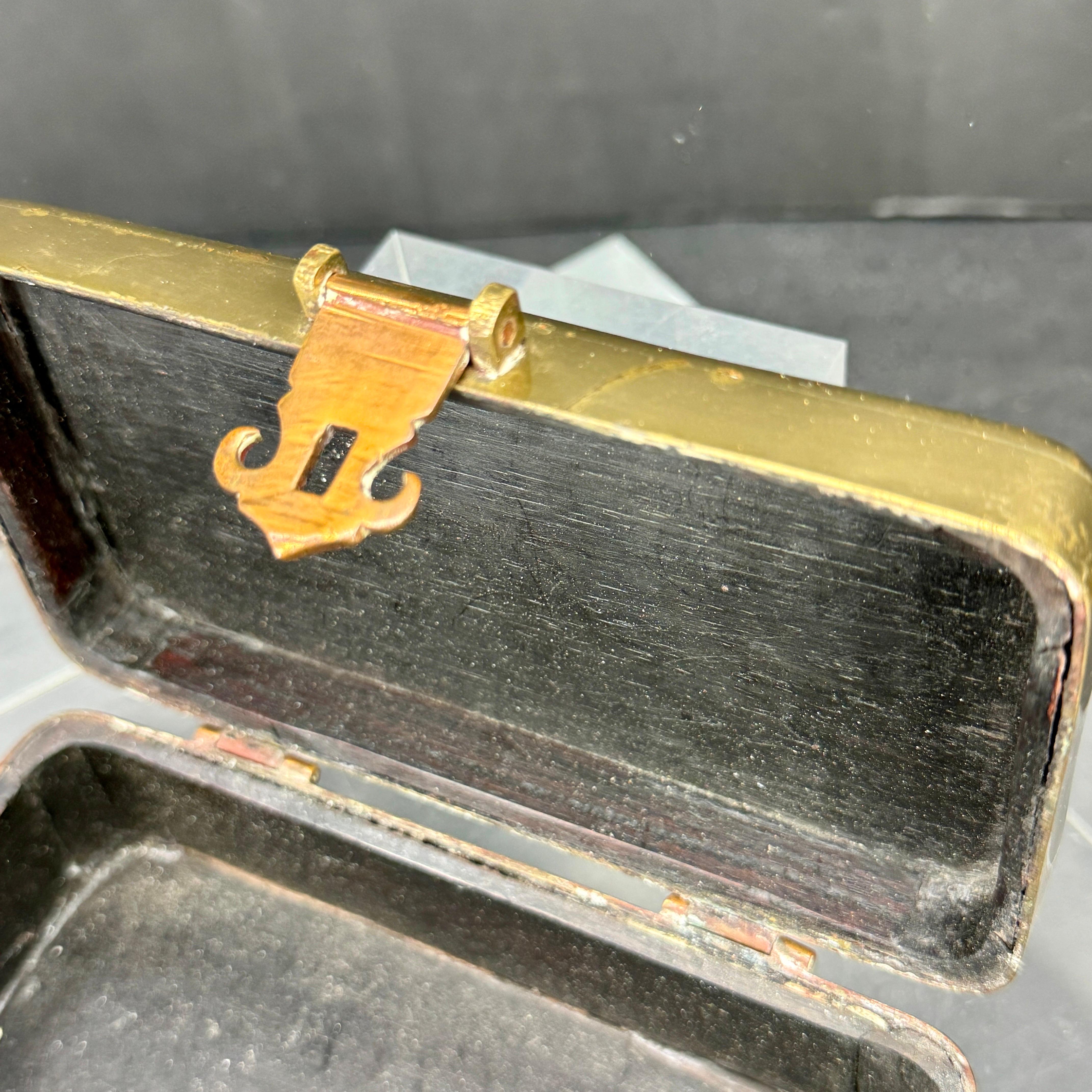 20ième siècle Boîte à bijoux rectangulaire en laiton et bois de bronze, années 1950 en vente