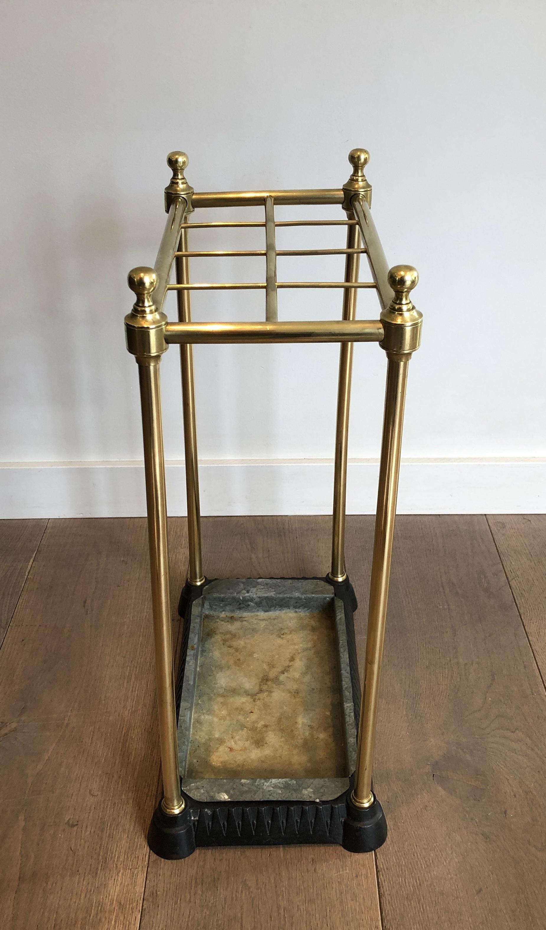 Stand Umbrella rectangulaire en laiton et en fonte. Travail en français. Circa 1900 en vente 5