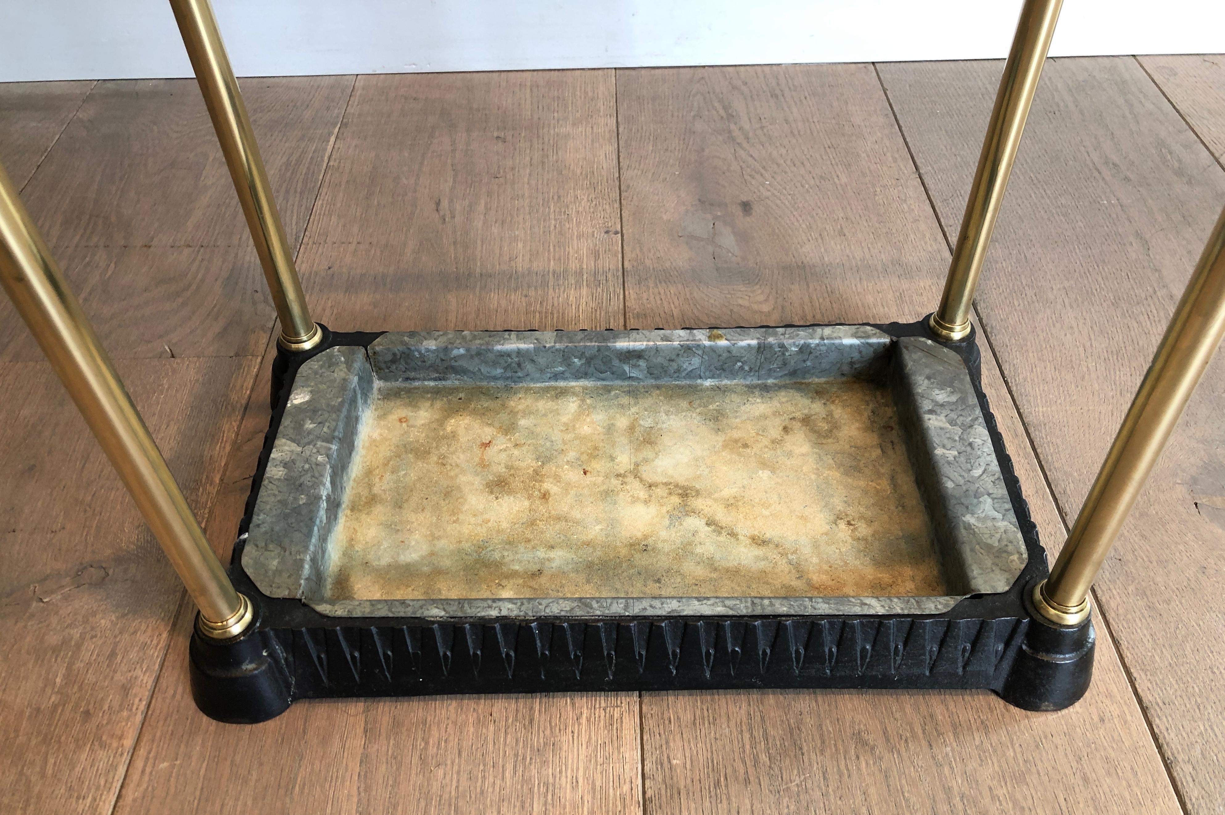Stand Umbrella rectangulaire en laiton et en fonte. Travail en français. Circa 1900 Bon état - En vente à Marcq-en-Barœul, Hauts-de-France