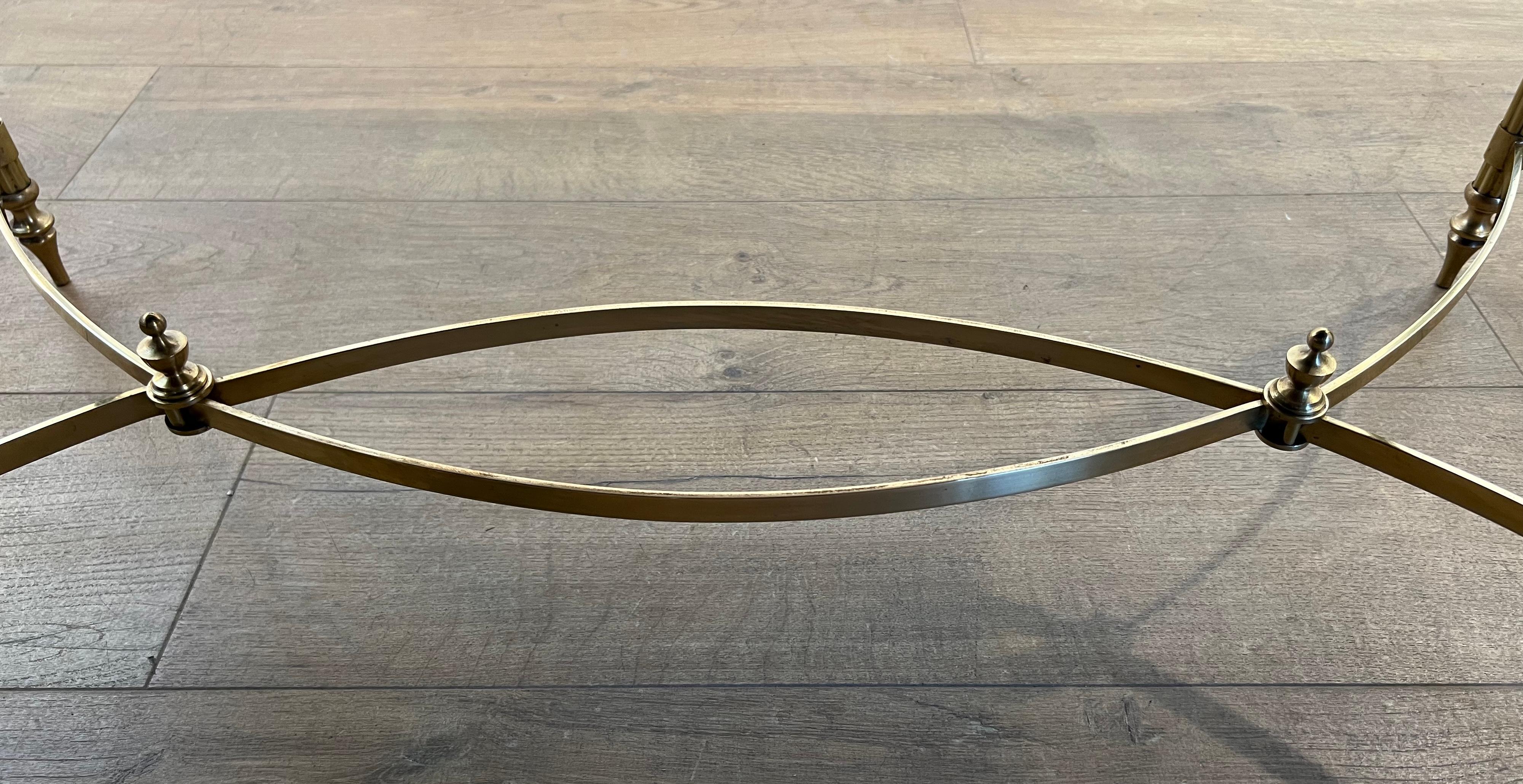 Table basse rectangulaire en laiton avec plateau en verre laqué noir par Maison Jansen en vente 2