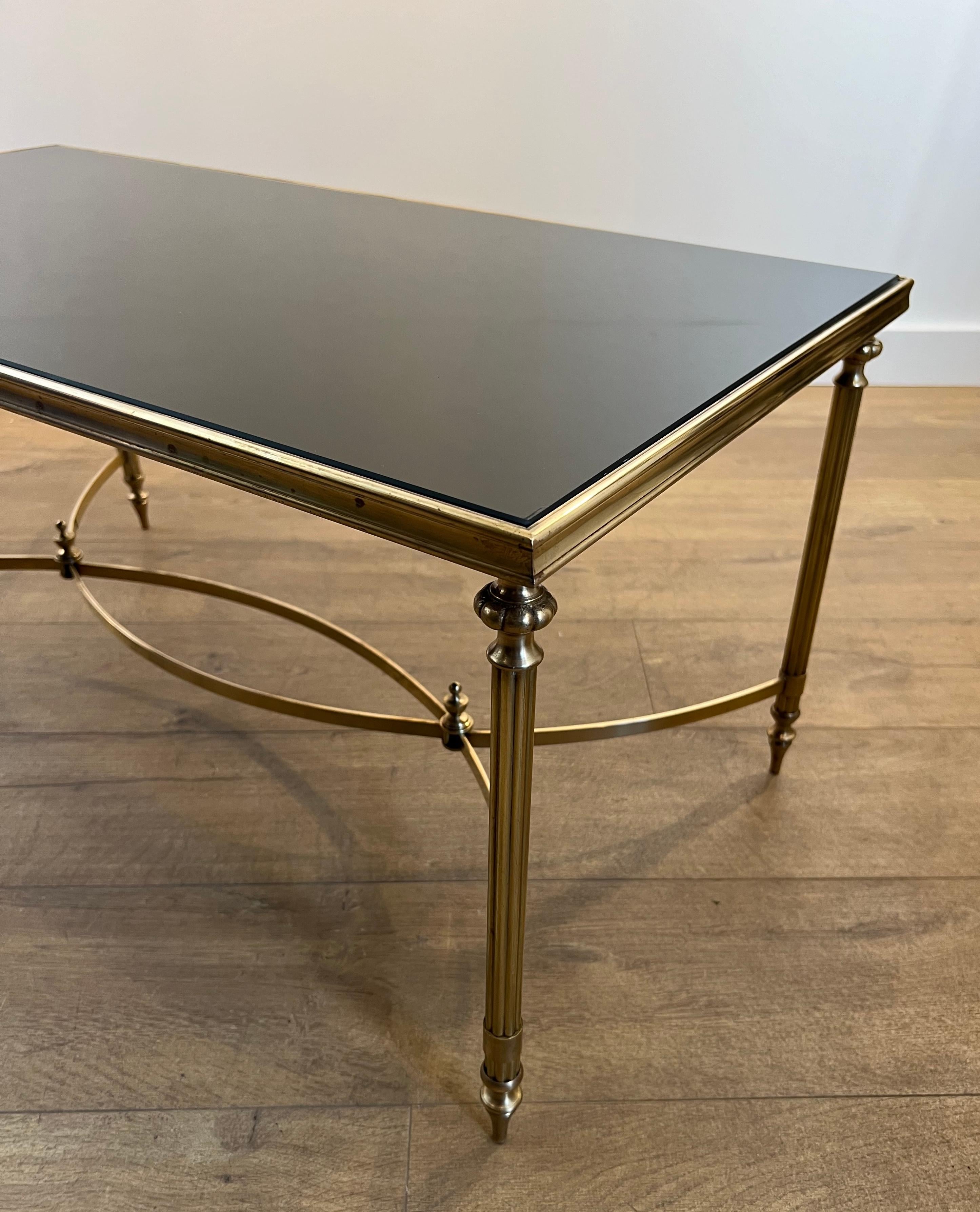 Table basse rectangulaire en laiton avec plateau en verre laqué noir par Maison Jansen en vente 3