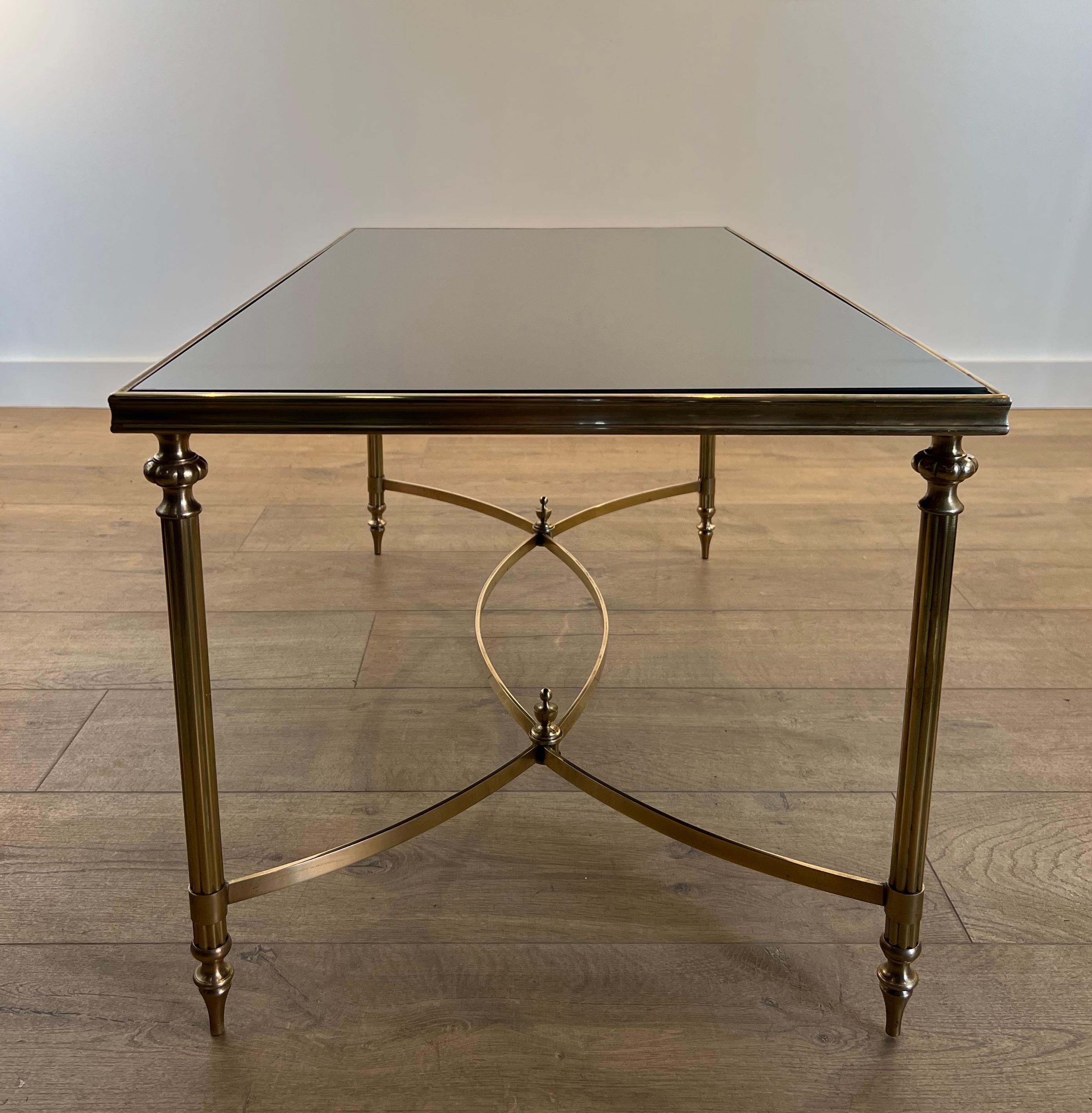 Table basse rectangulaire en laiton avec plateau en verre laqué noir par Maison Jansen en vente 8