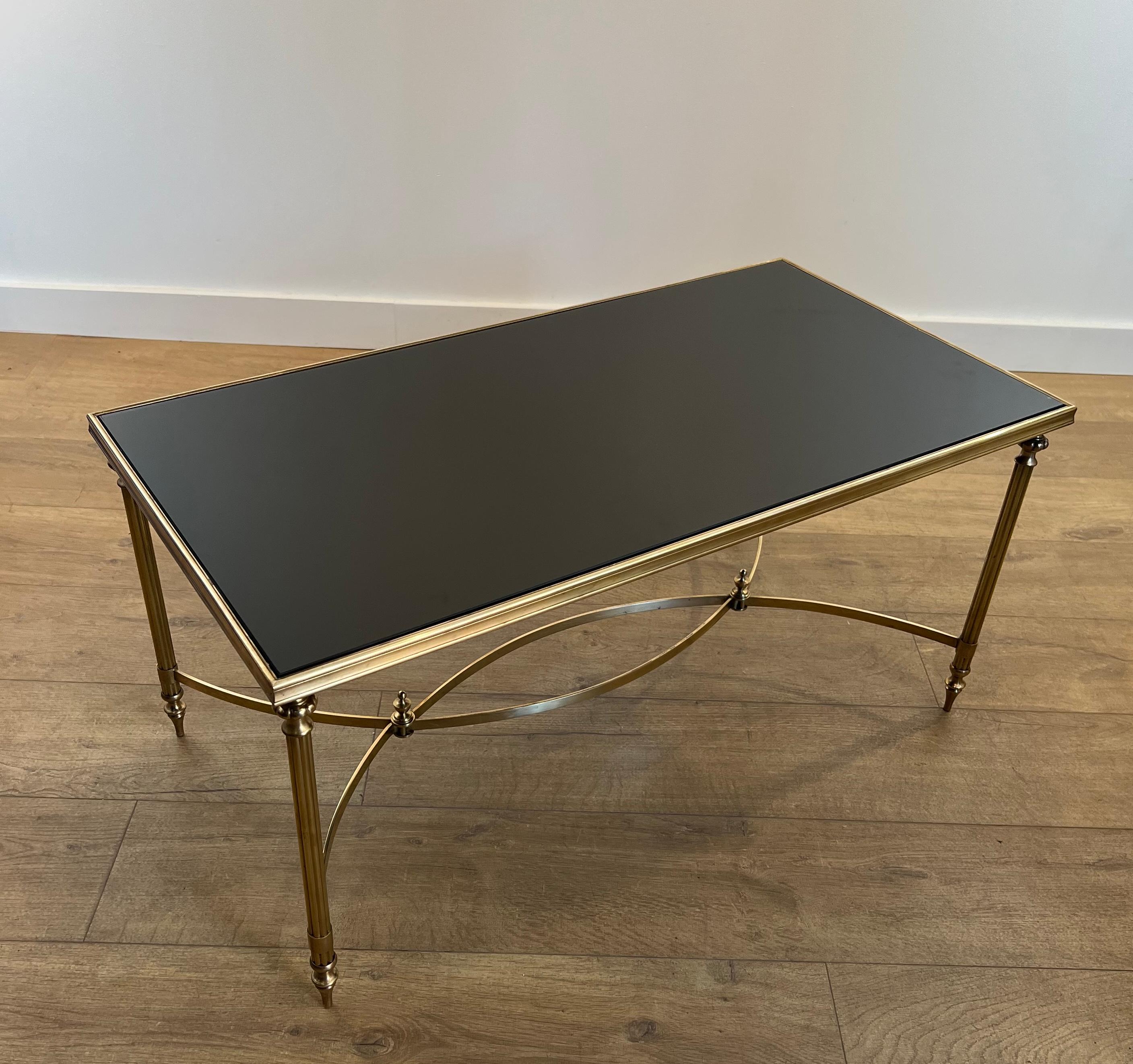 Table basse rectangulaire en laiton avec plateau en verre laqué noir par Maison Jansen Bon état - En vente à Marcq-en-Barœul, Hauts-de-France