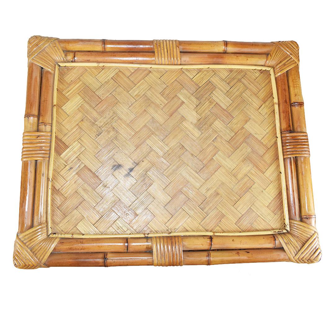 Mid-Century Modern Paire de tables d'appoint rectangulaires en rotin brun enveloppé de bambou d'après Franco Albini en vente