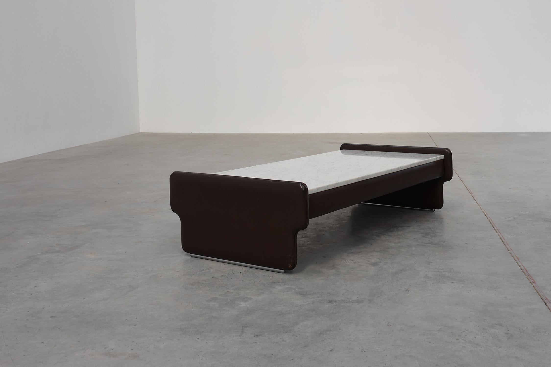 Leather Rectangular Brown leather and Carrara marble coffee table, ca. 1960 For Sale