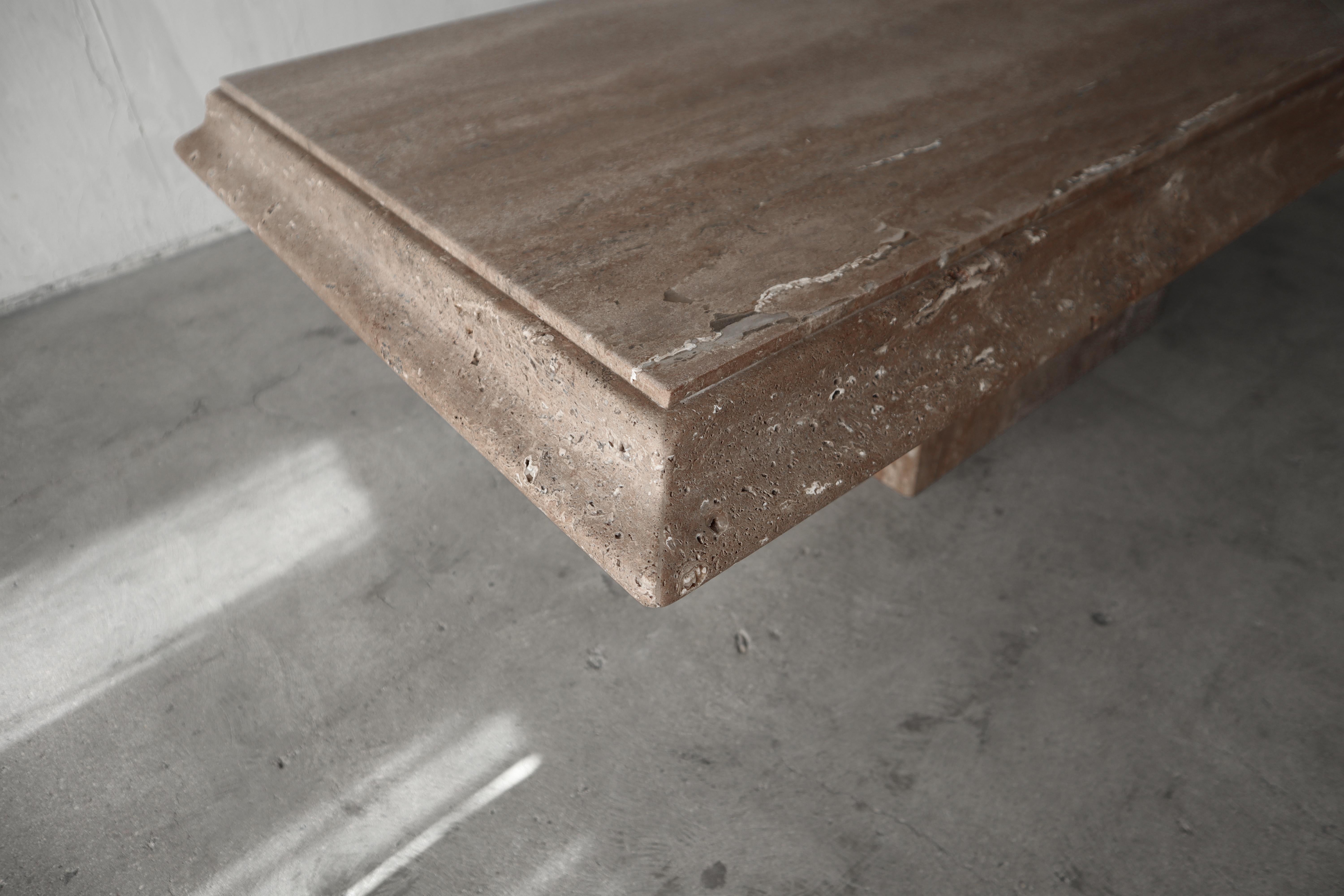 Travertin Table basse rectangulaire en travertin Brown Pedestal en vente