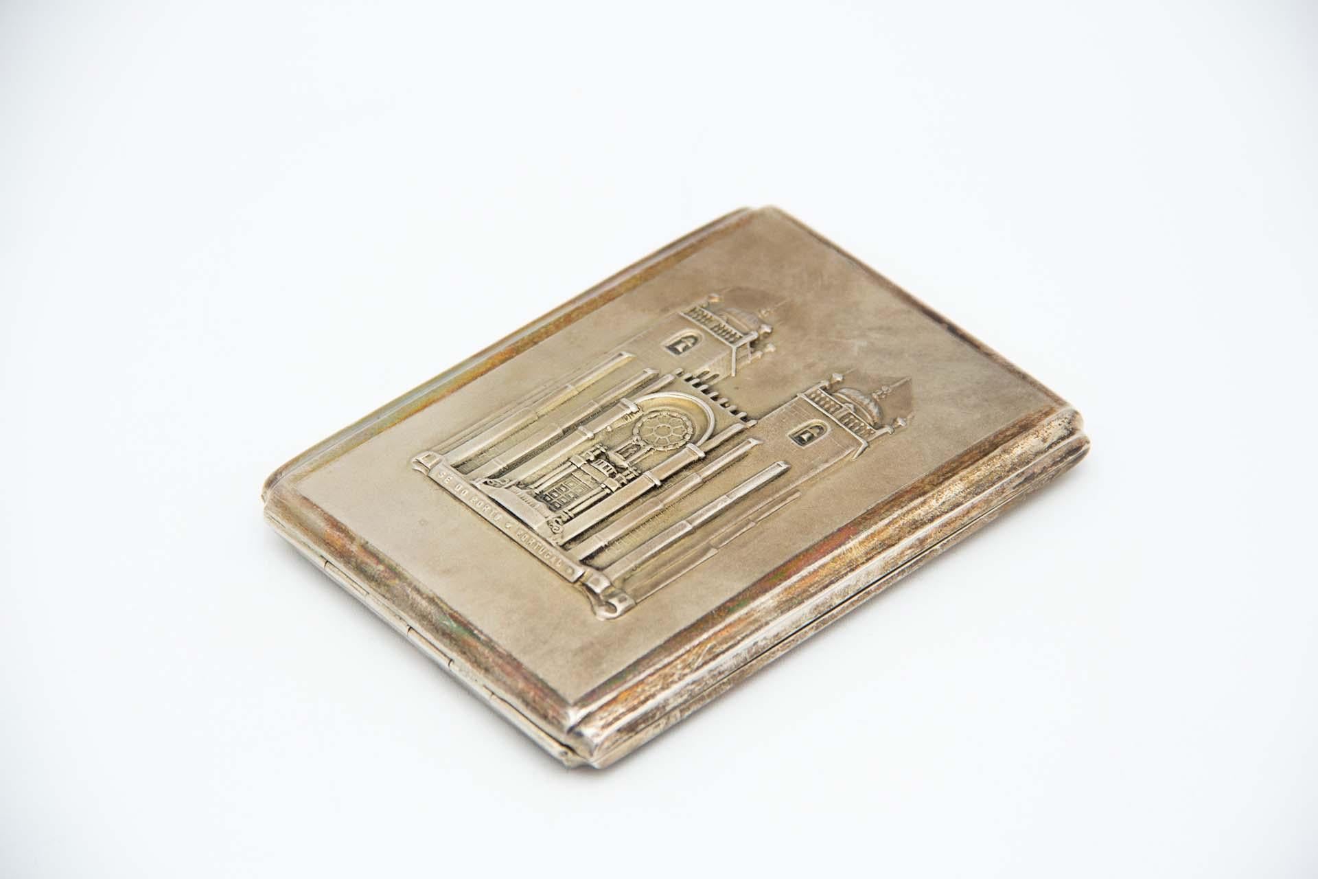 Rectangular brushed silver cigarette case Europeo en venta
