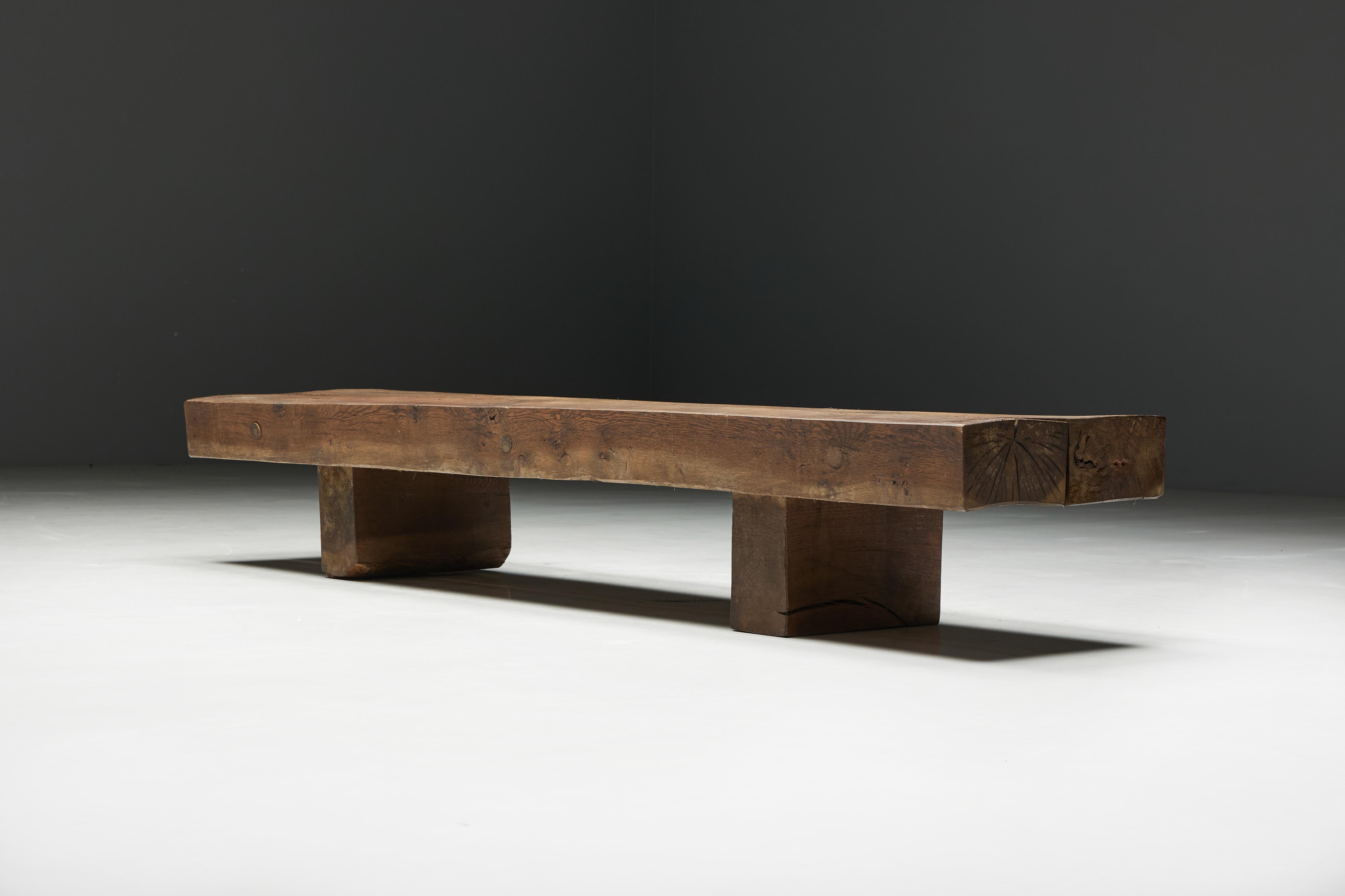 Rechteckiger brutalistischer Couchtisch, Frankreich, 1950er Jahre (Holz) im Angebot