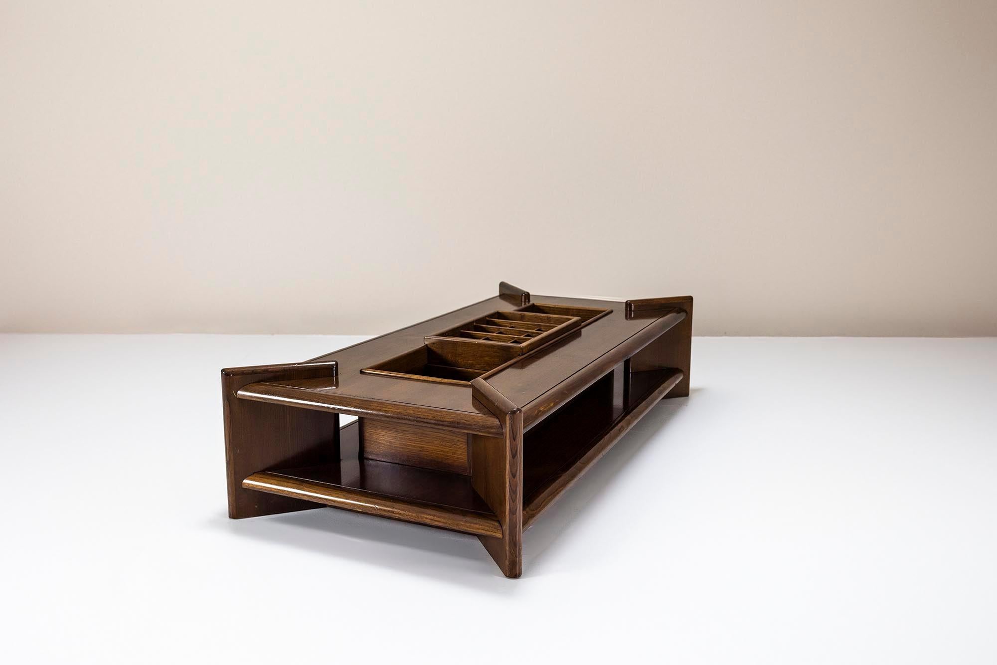 Rechteckiger Couchtisch im brutalistischen Stil aus Eschenholz, Italien 1970er Jahre (Ende des 20. Jahrhunderts) im Angebot