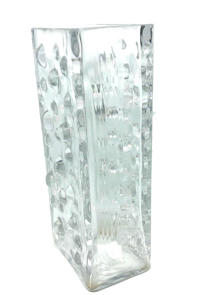 https://a.1stdibscdn.com/rectangular-bubble-glass-vase-by-wmf-glas-in-clear-color-circa-1970s-for-sale-picture-4/f_39981/f_153091211562046642755/IMG_6902_clipped_rev_1_master.jpeg?width=768