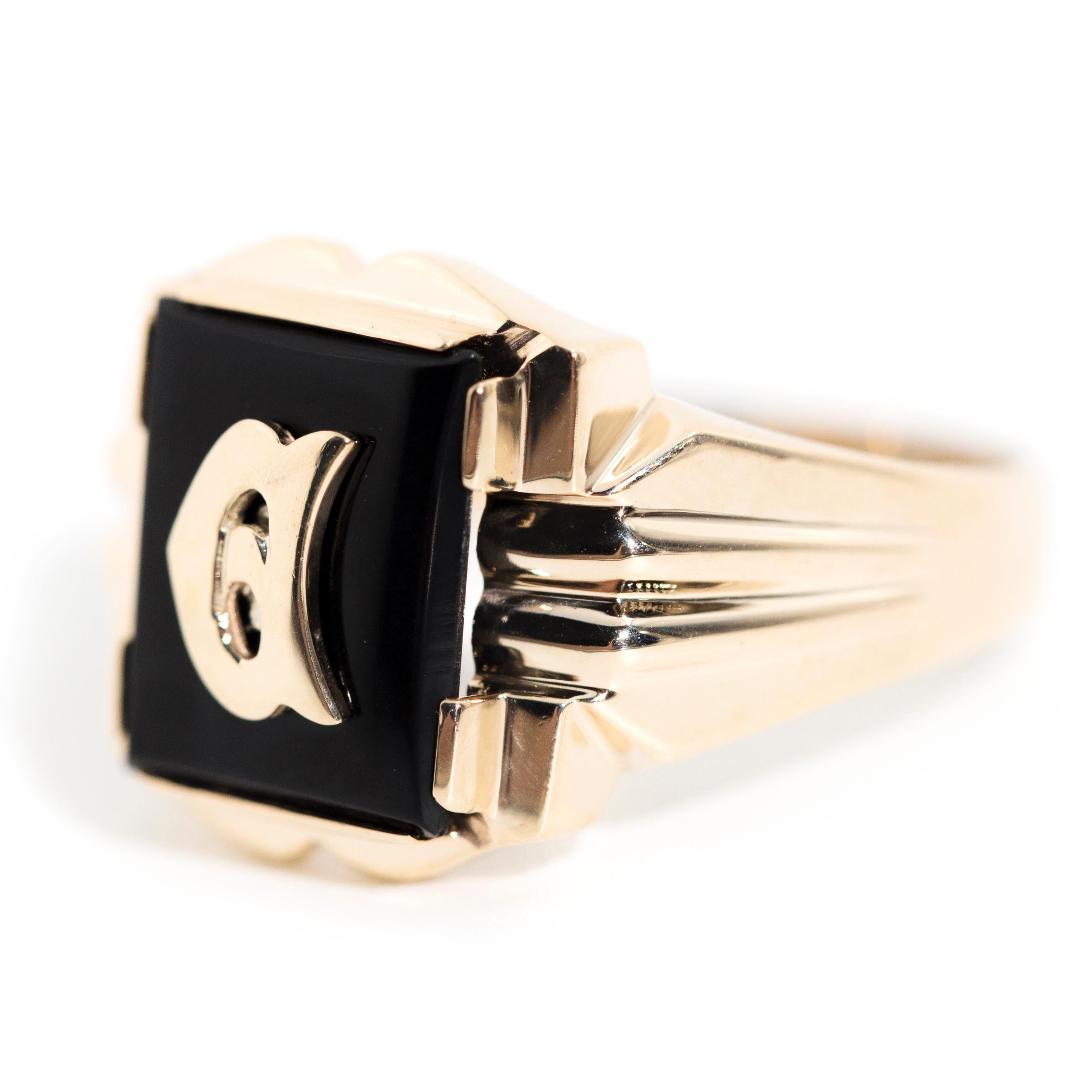 Cabochon Rectangular Buff Top Onyx Vintage Men's Signet Ring in 9 Carat Yellow Gold
