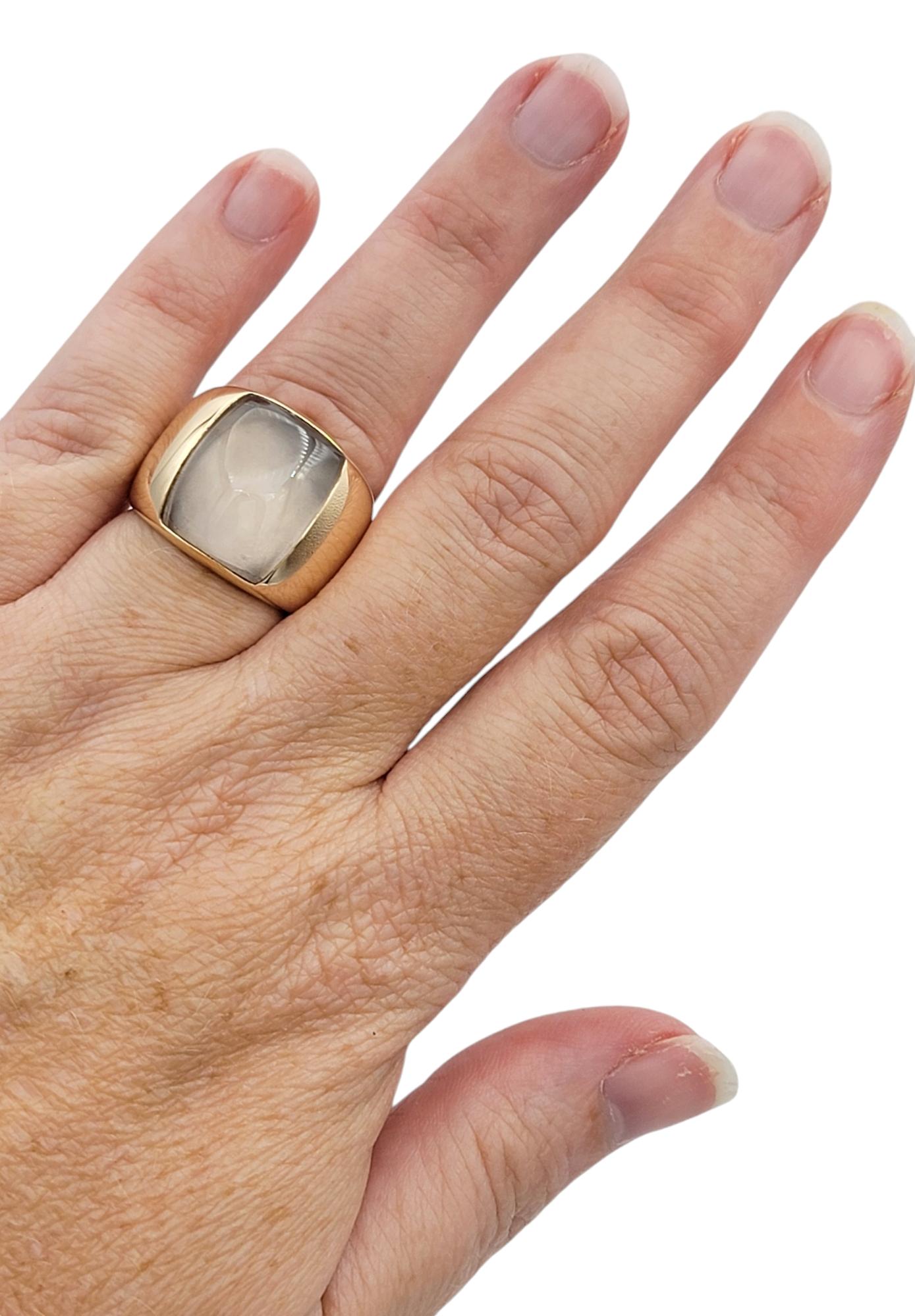 Rectangular Cabochon Chalcedony Wide Band Ring in Polished 18 Karat Rose Gold For Sale 1