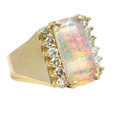 Cocktailring mit rechteckigem Cabochon-Opal und Diamanten aus 14-karätigem Gelbgold