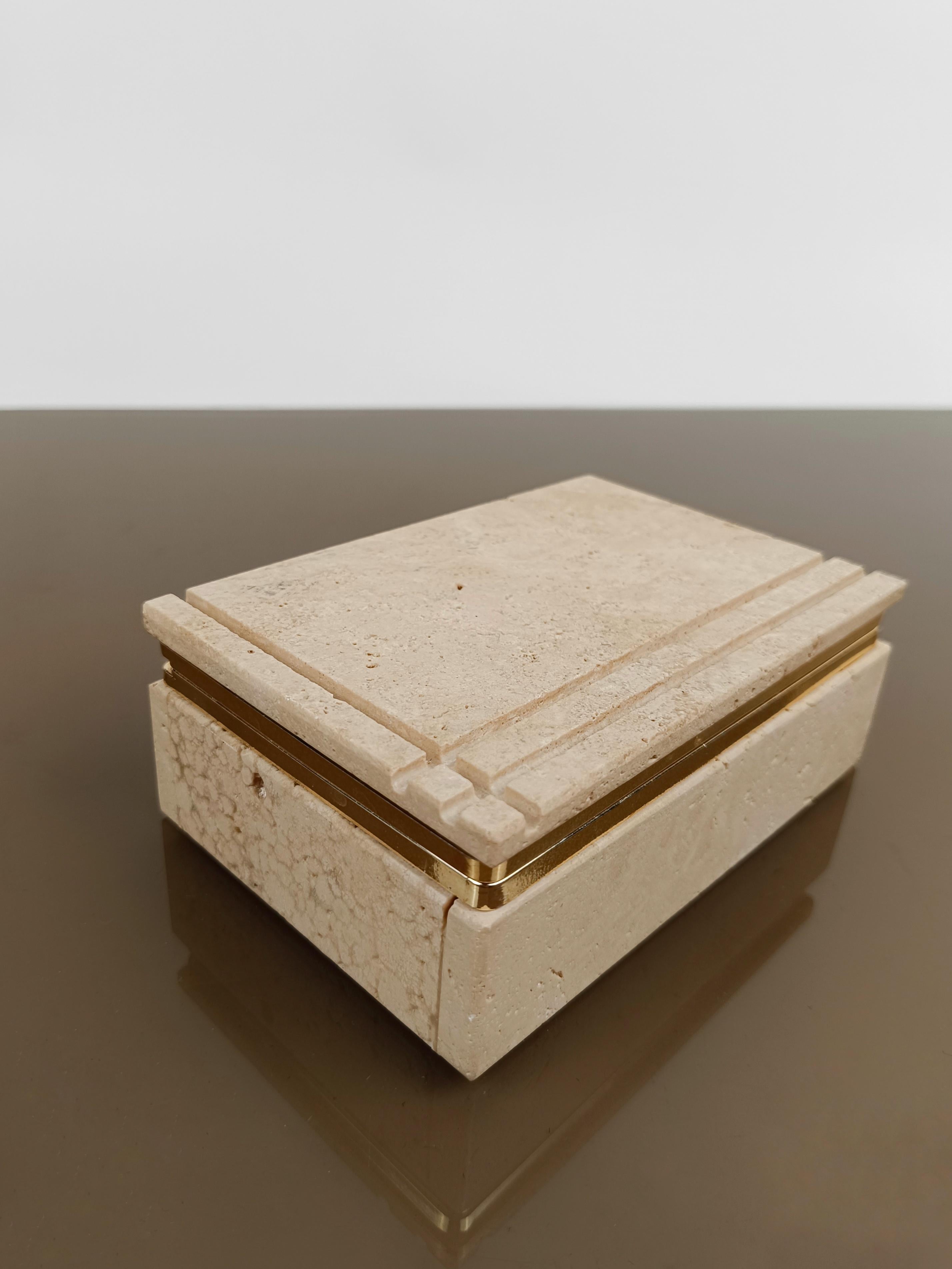 Rectangular Carved Travertine Box in the style of Fratelli Mannelli Italy 1970s For Sale 7
