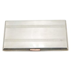 Rectangular cigarette case in guilloche silver