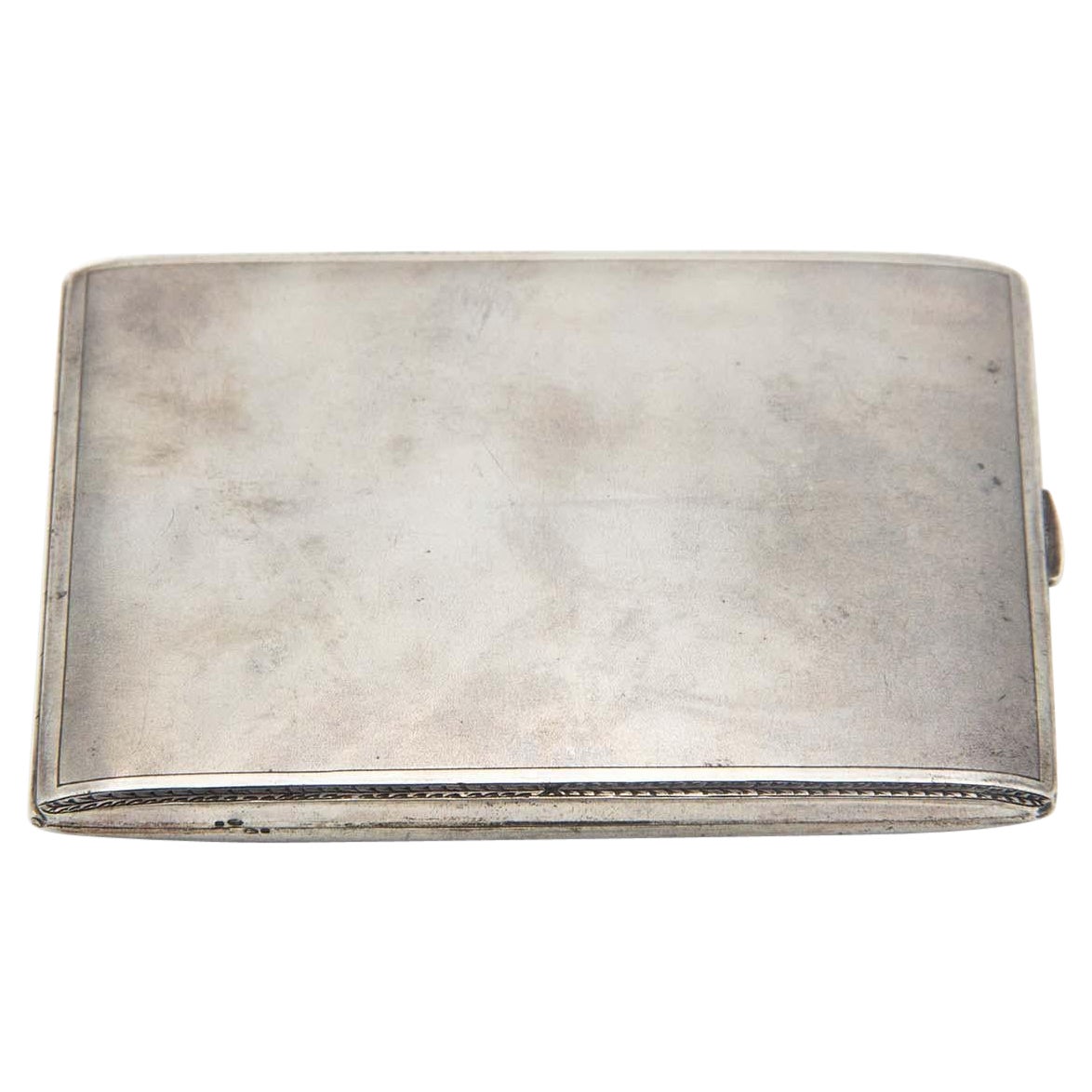 Rectangular cigarette case in matte silver