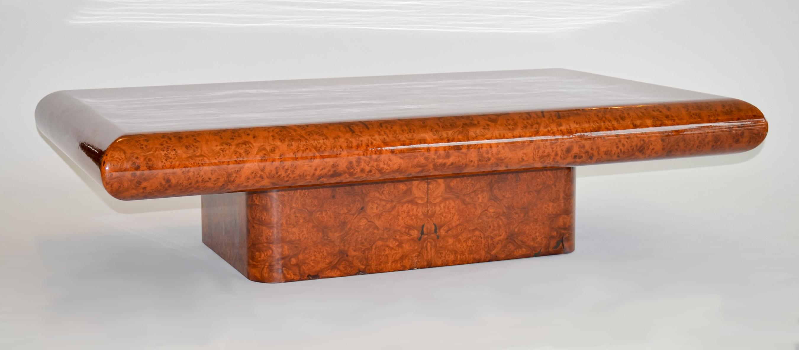 Decorator Cocktail or Coffee Table in High Gloss Lacquered Burl Wood, USA, 80s
High-gloss, lacquered burl wood table after Paul Evans, Willy Rizzo or Pace Collection. Inset base makes table appear to be floating. Curved bullnose edge to top surface.