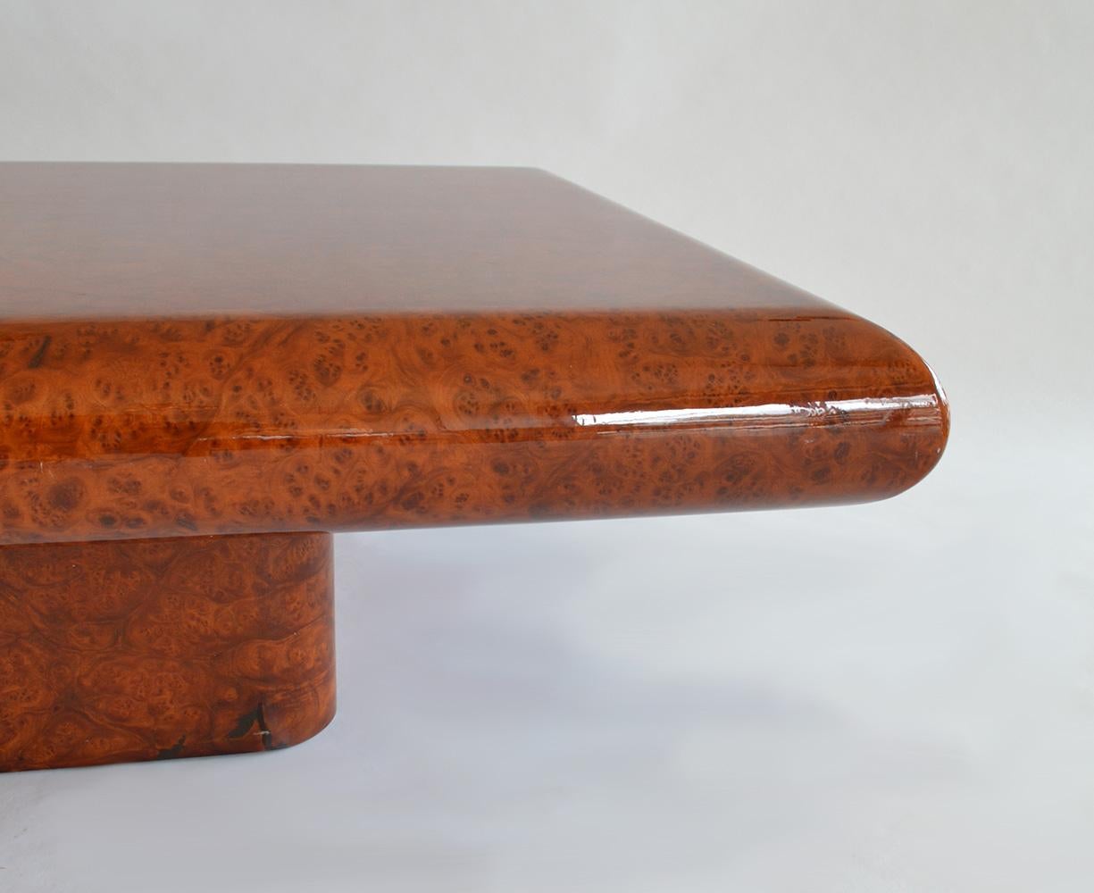 Decorator Cocktail or Coffee Table in High Gloss Lacquered Burl Wood, USA, 80s In Good Condition In Fort Lauderdale, FL