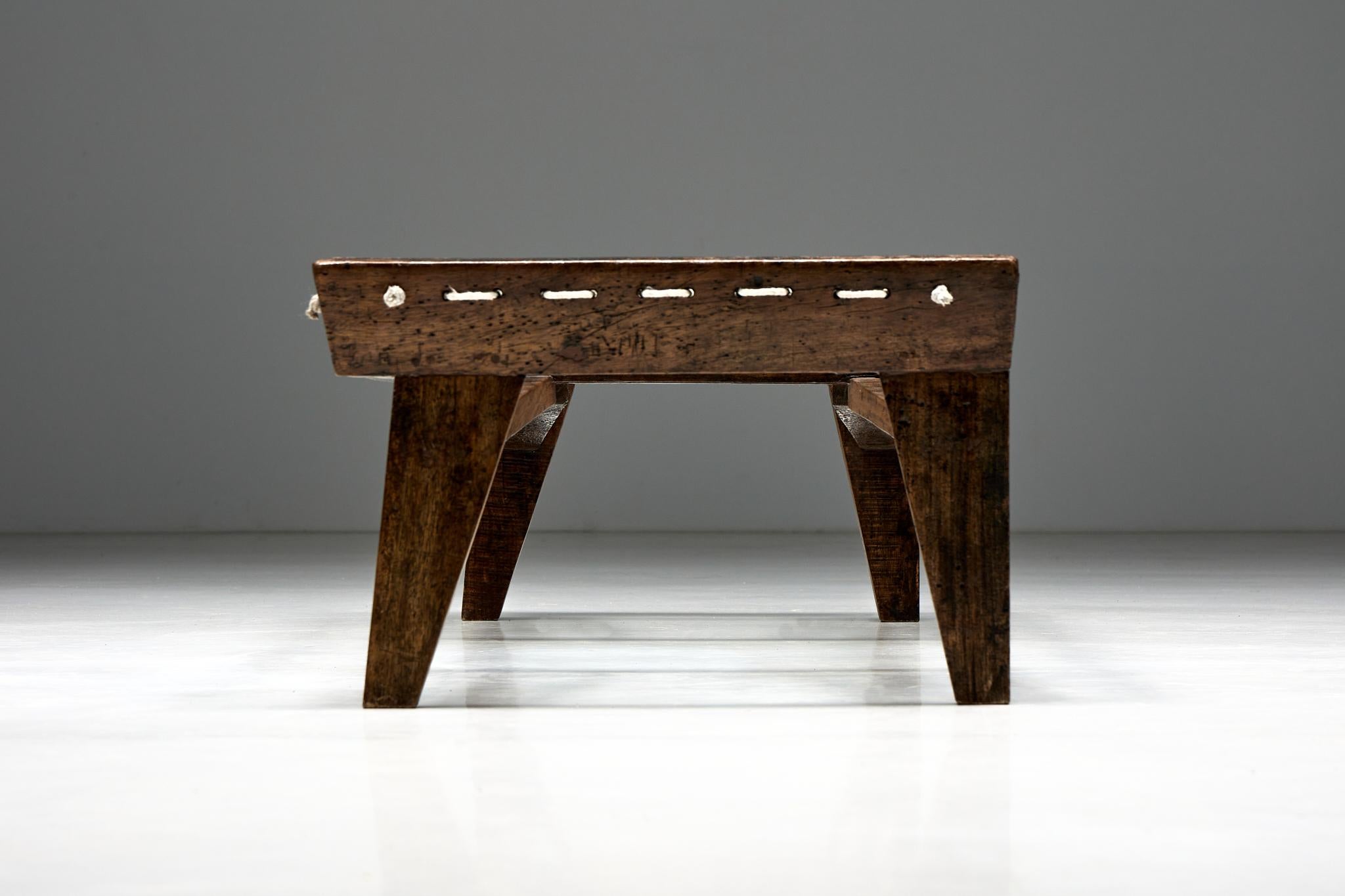 Milieu du XXe siècle Table basse rectangulaire de Pierre Jeanneret, Chandigarh, années 1960 en vente