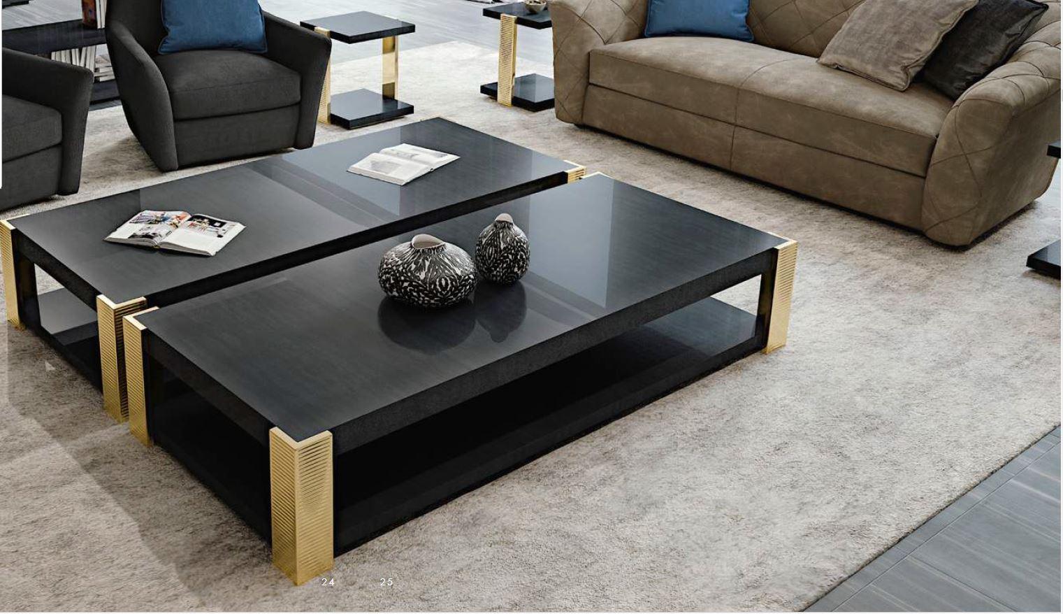 La table basse Secret Love de Malerba est une pièce étonnante qui mêle harmonieusement des éléments de design modernes et classiques. Fabriqué en bois de perle noire de haute qualité, il respire l'élégance et la sophistication. La table est en outre