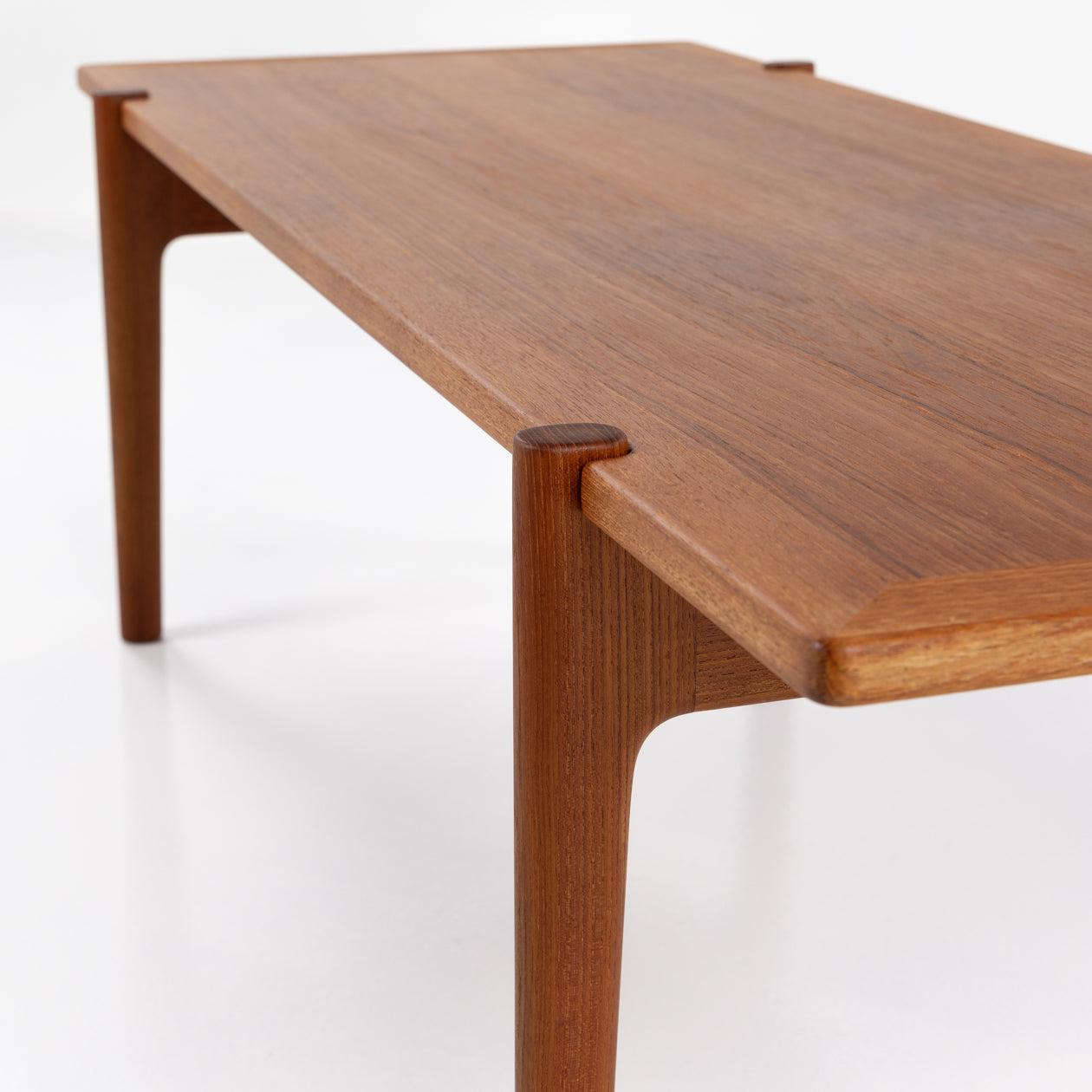 Rectangular coffee table in teak by Hans J. Wegner In Good Condition In Copenhagen, DK