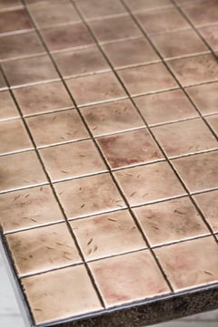 Mesa de centro rectangular de baldosas de bronce forjado y patas de acero forjado