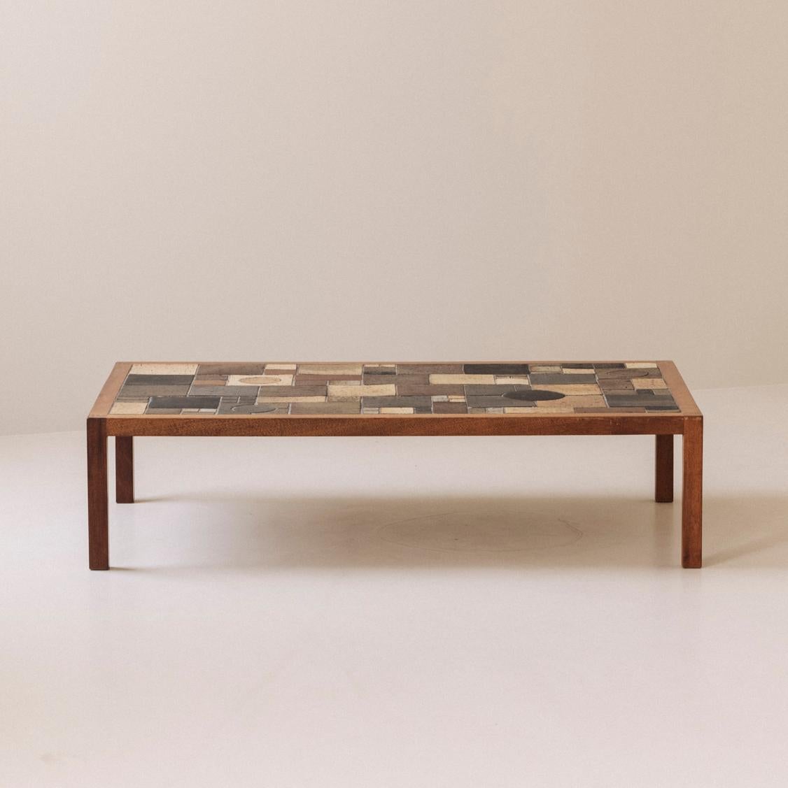 Mesa de centro rectangular de cerámica esmaltada abstracta, Dinamarca años 60. en Bueno estado para la venta en Antwerp, BE
