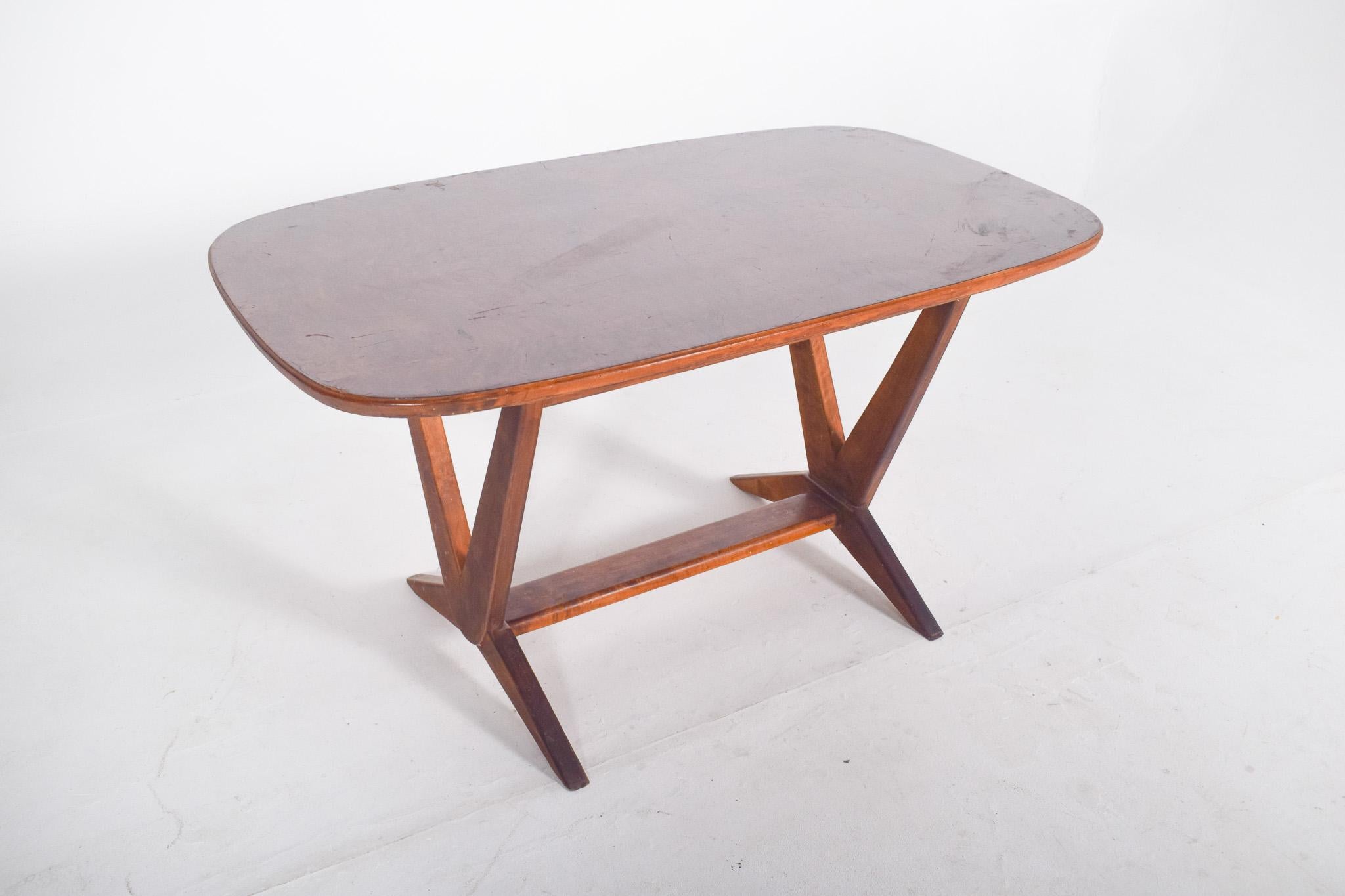 Rectangular Coffee Table with V-Shaped Legs, 1950s In Good Condition For Sale In Lisboa, Lisboa