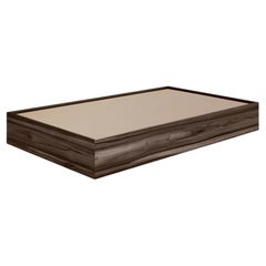 Rechteckiger Couchtisch mit Nussbaumfurnier und 63-Zoll-Bronze-Spiegelplatte - Arc