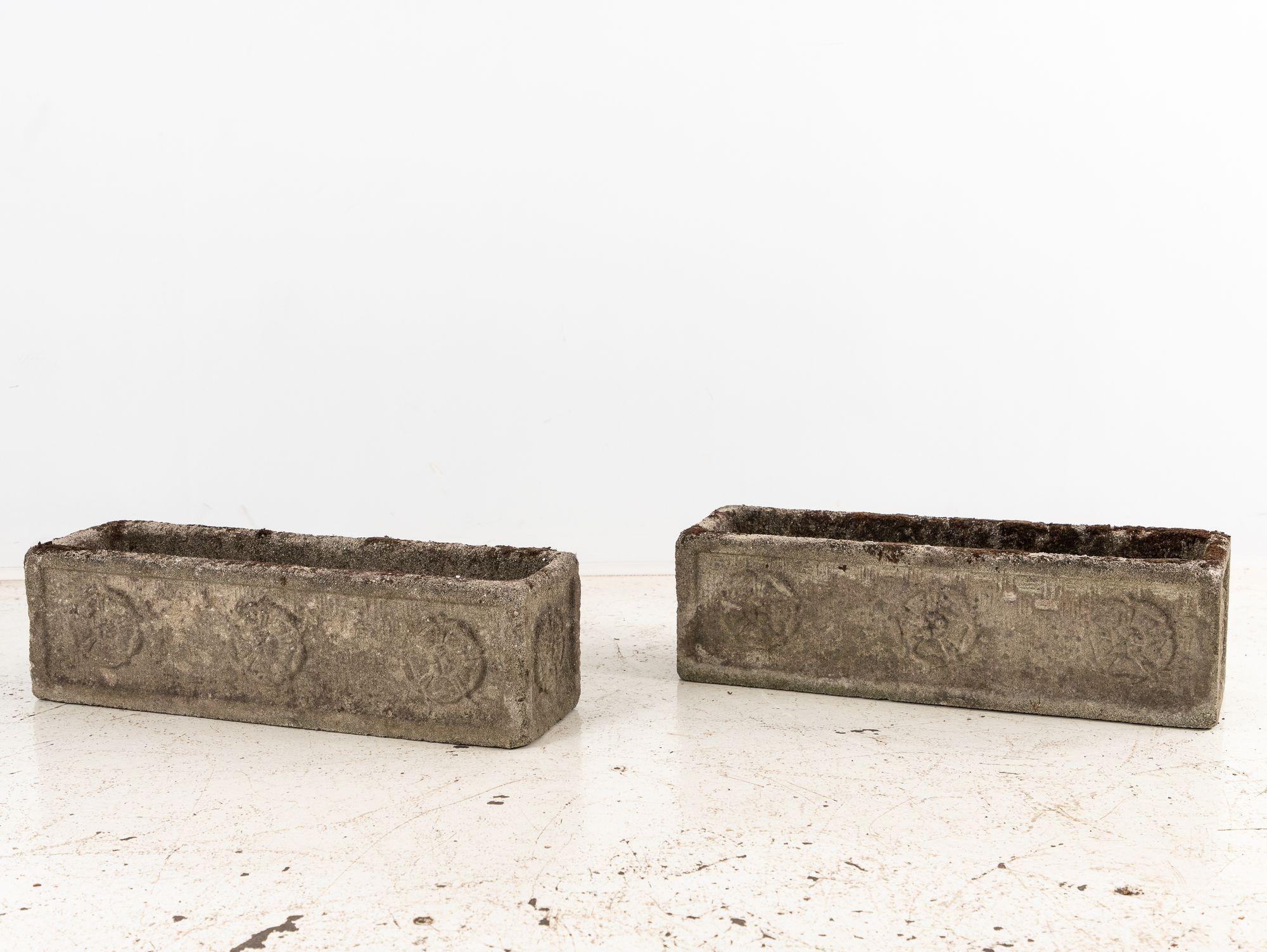 Rectangular Concrete Stone Planter with Tudor Rose Pattern, England mid 20th C. In Good Condition For Sale In South Salem, NY