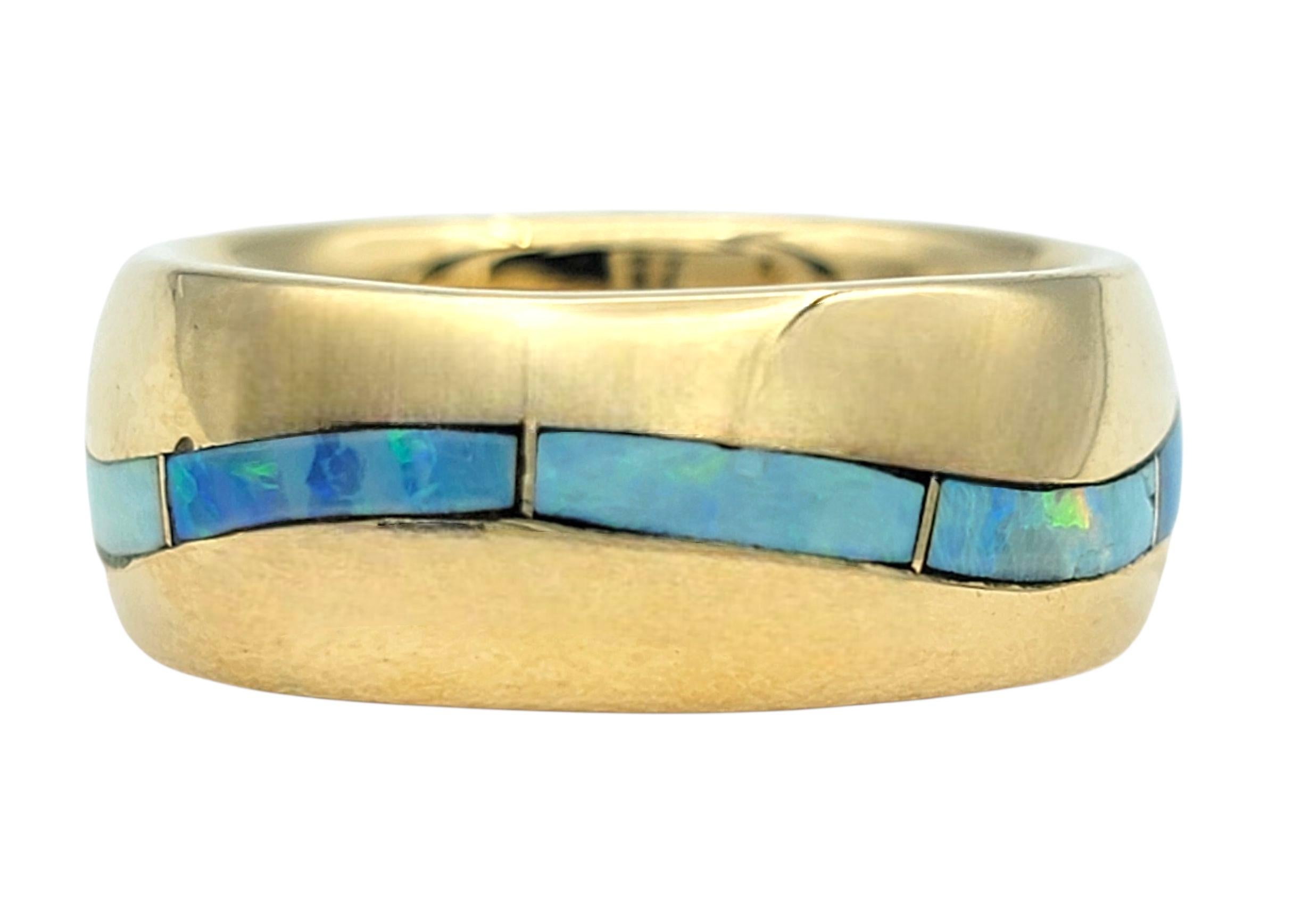 Bague d'éternité en or jaune 14 carats avec incrustation d'opale rectangulaire et incurvée Bon état - En vente à Scottsdale, AZ
