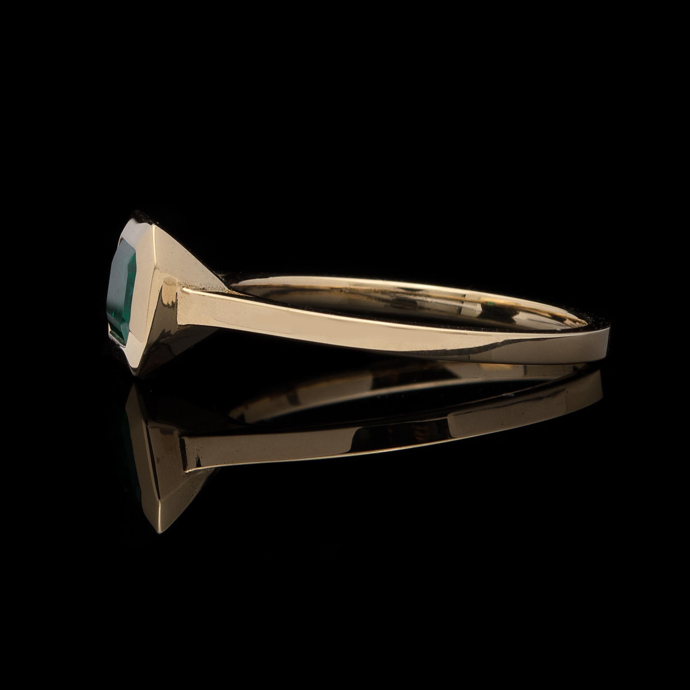 Contemporary Rectangular-Cut Emerald and 18 Karat Yellow Gold Ring