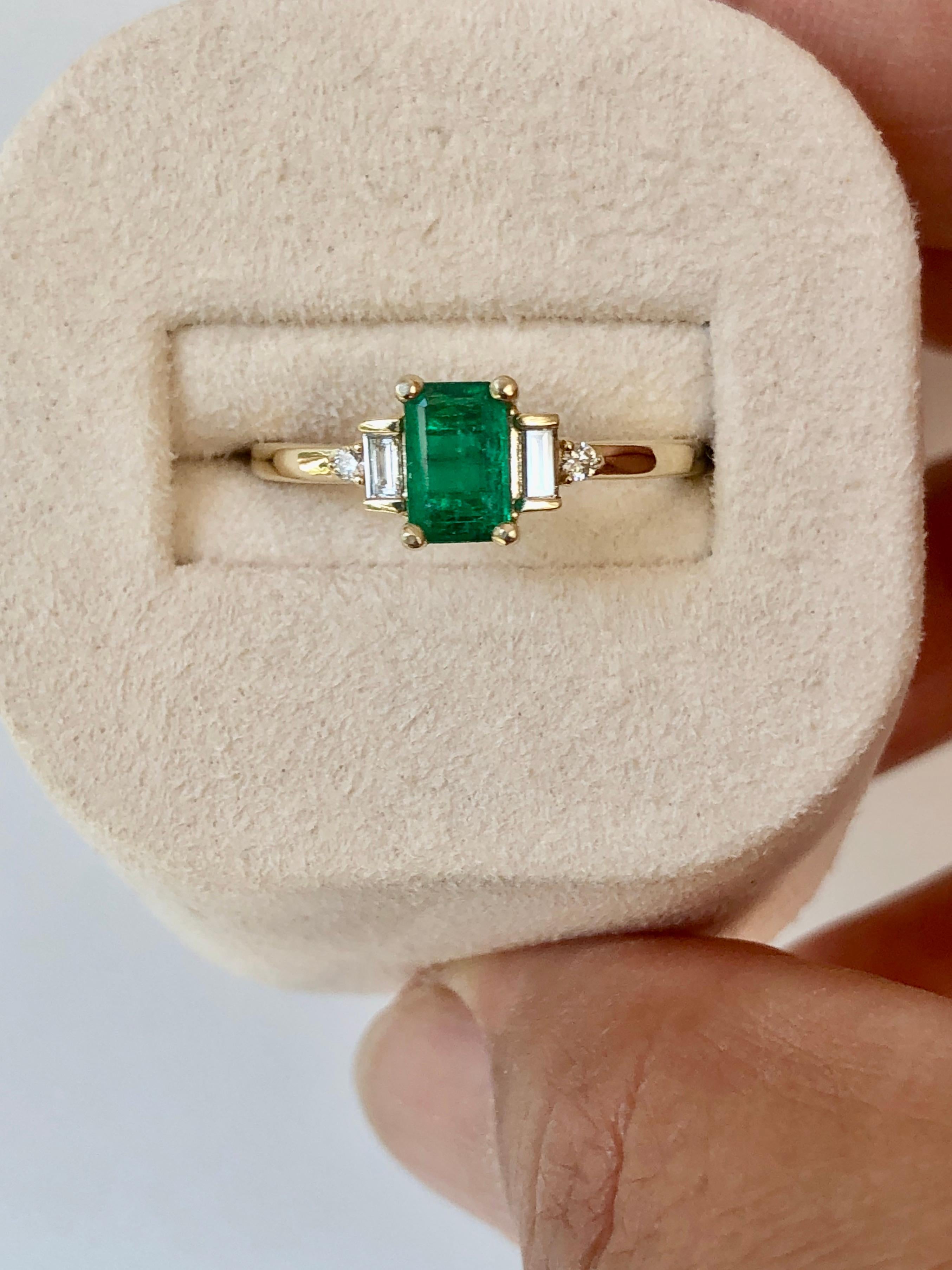 Bague en or avec émeraude et diamant de taille rectangulaire en vente 5