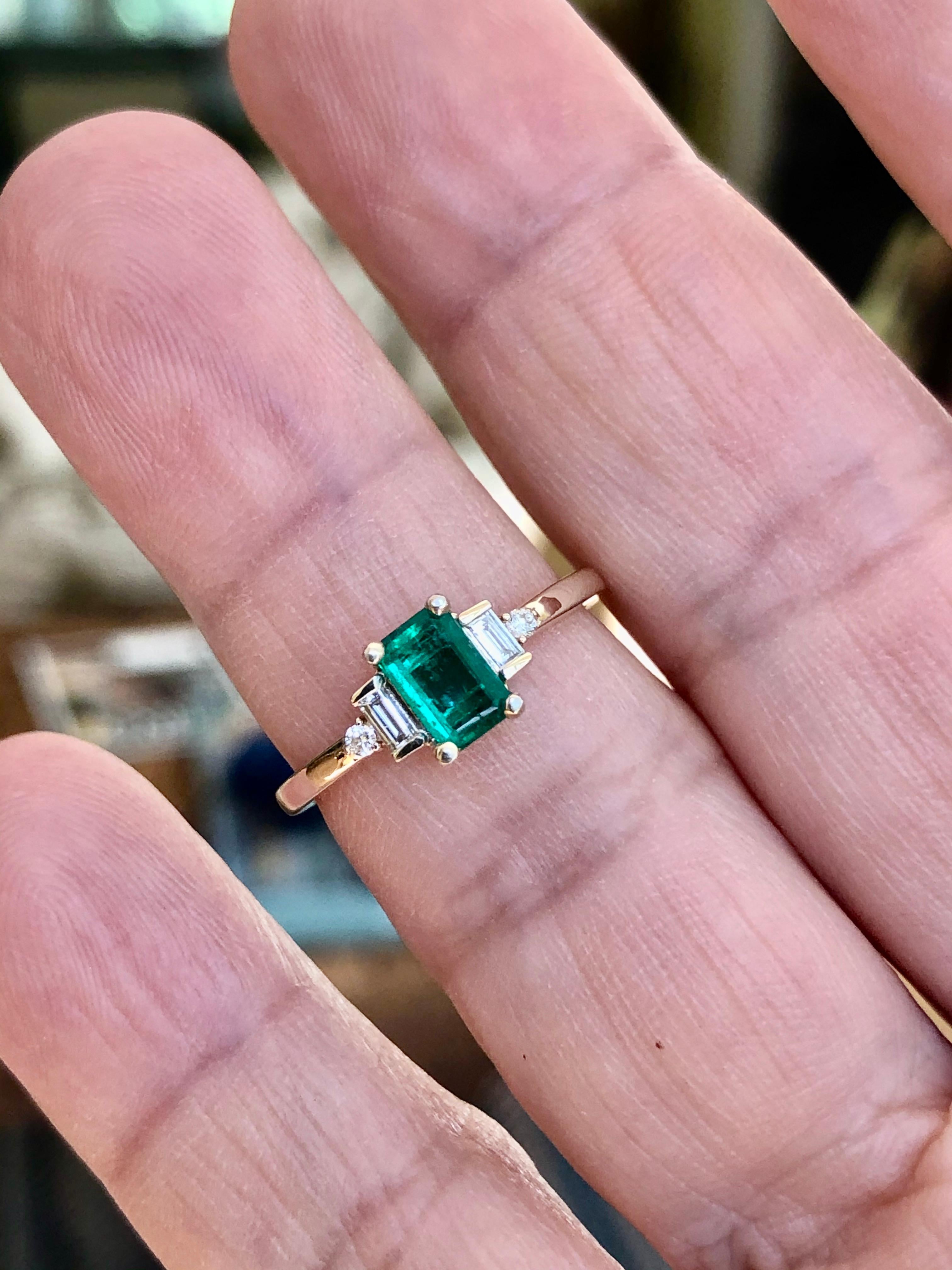 Rectangular Cut Emerald and Diamond Ring Gold For Sale 3
