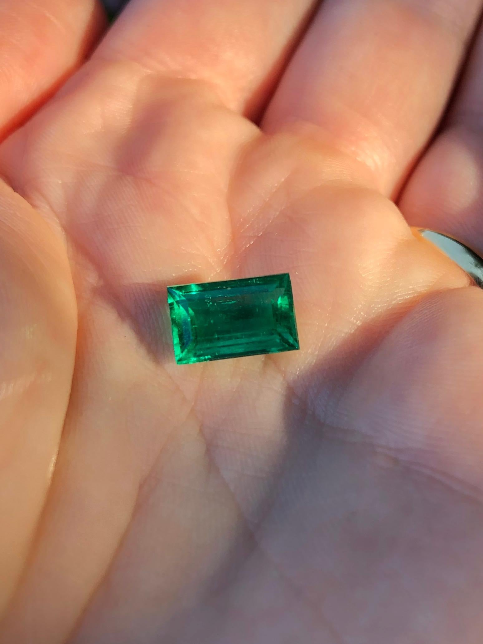 2.80 carat Colombian Emerald in collaboration with IEEX Emeralds, based in Bogotá. We love the cut of this emerald, with perfect corners. It is GRS certified to be minor oil, with an 
