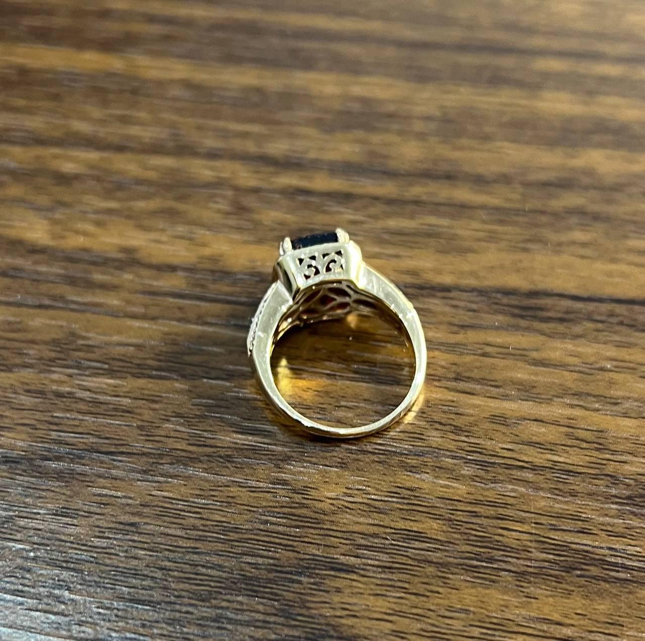 Rechteckiger dunkelroter Granat Champagner Diamant Halo Pave 14K Gold Statement-Ring im Zustand „Neu“ im Angebot in Oakton, VA