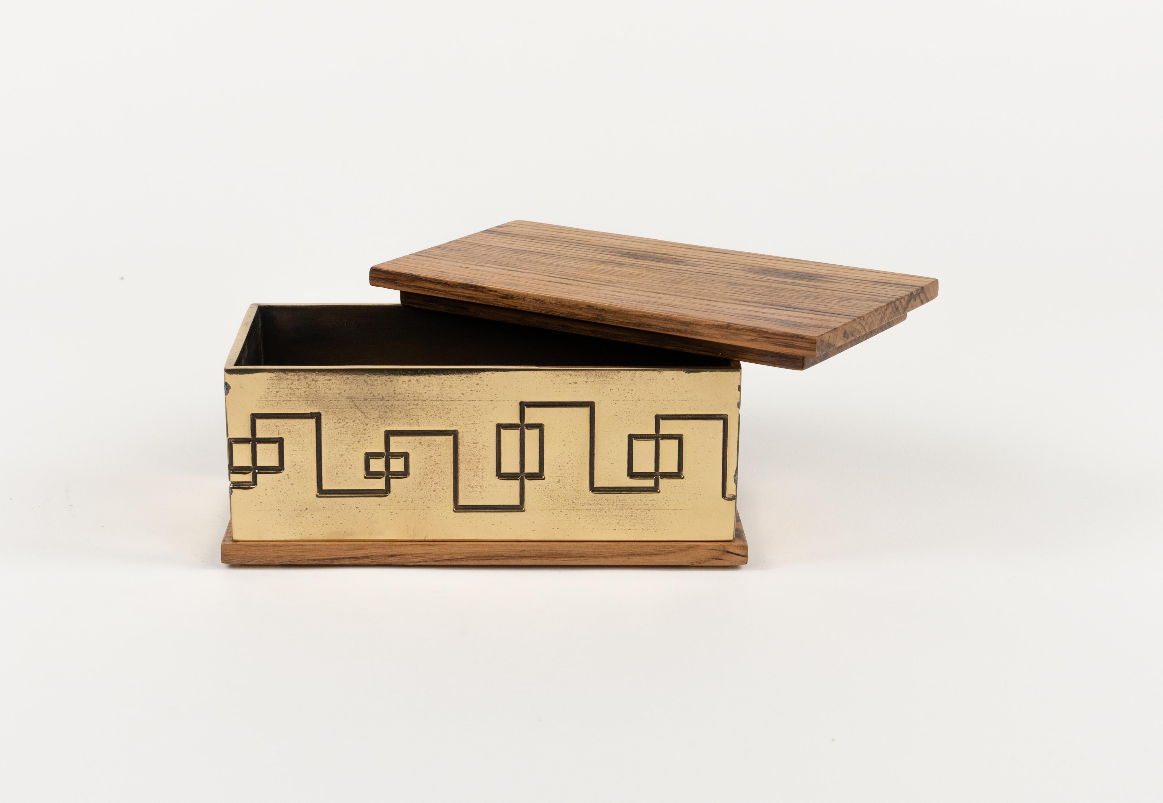 Boîte décorative rectangulaire en laiton et bois de style Luciano Frigerio, Italie 1970 en vente 4