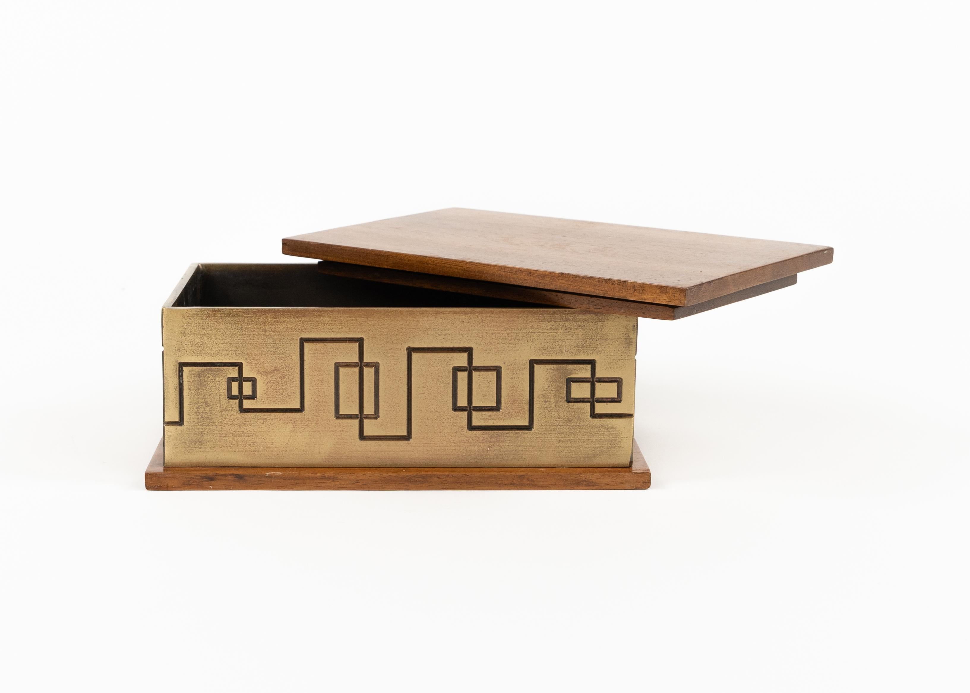Boîte décorative rectangulaire en laiton et bois de style Luciano Frigerio, Italie 1970 en vente 5
