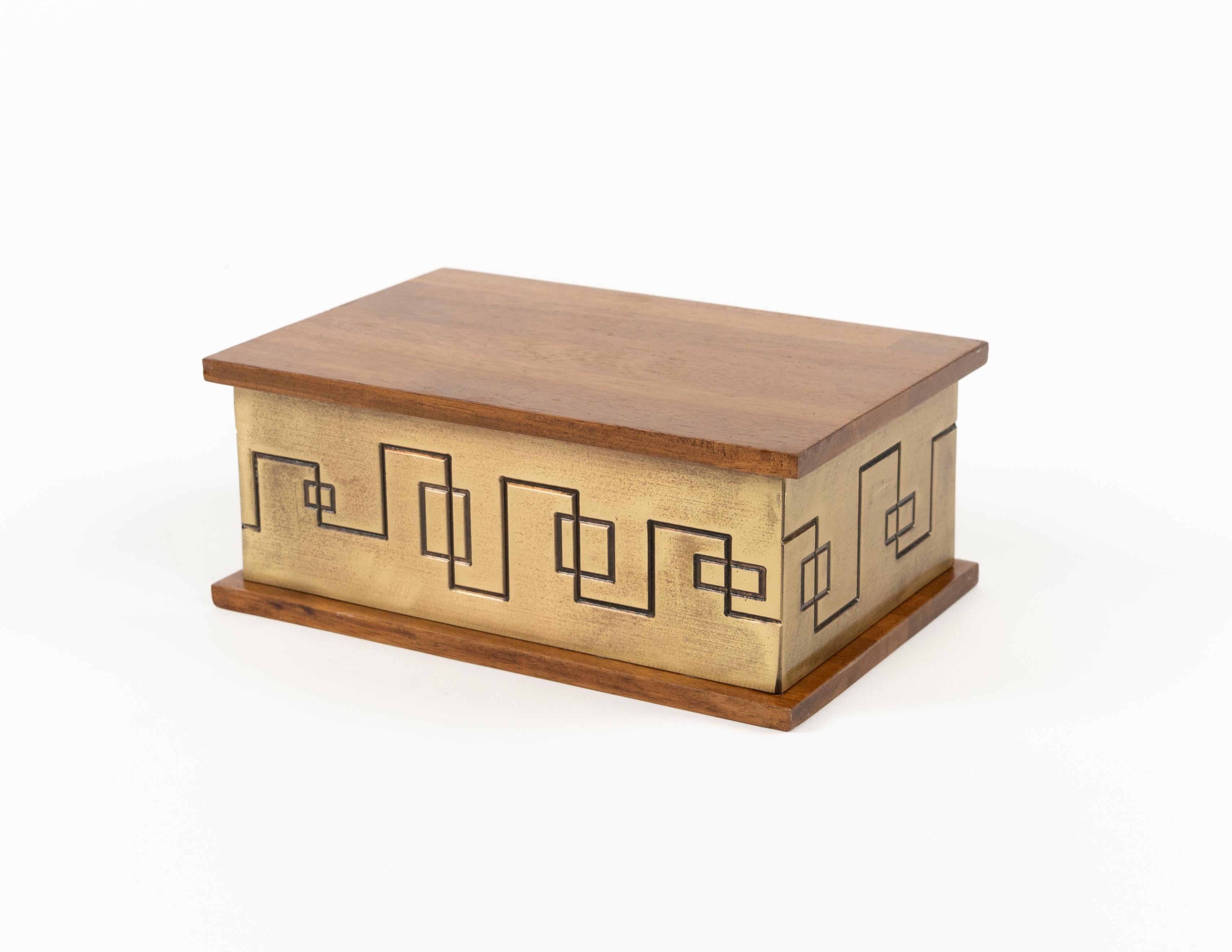 Boîte décorative rectangulaire en laiton et bois de style Luciano Frigerio, Italie 1970 en vente 6