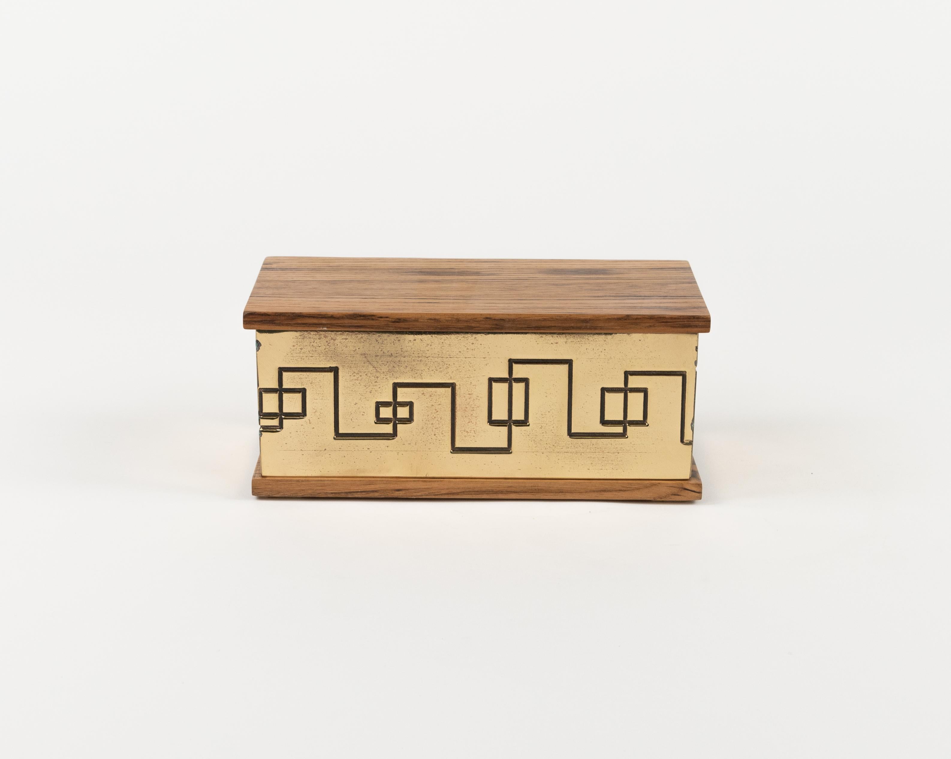 Boîte décorative rectangulaire en laiton et bois de style Luciano Frigerio, Italie 1970 en vente 6