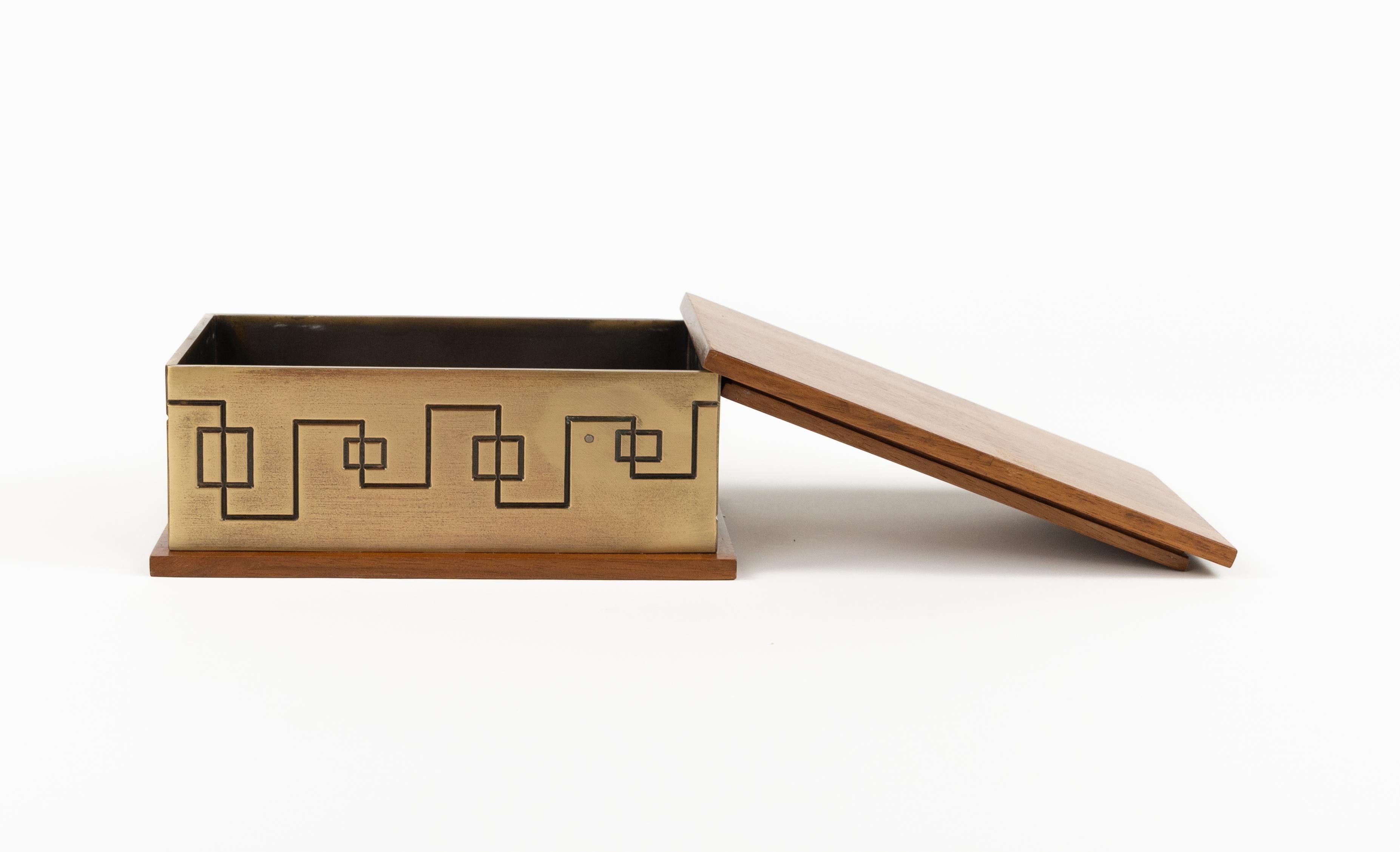 Rectangular Decorative Box in Brass and Wood Luciano Frigerio Style, Italy 1970s For Sale 9
