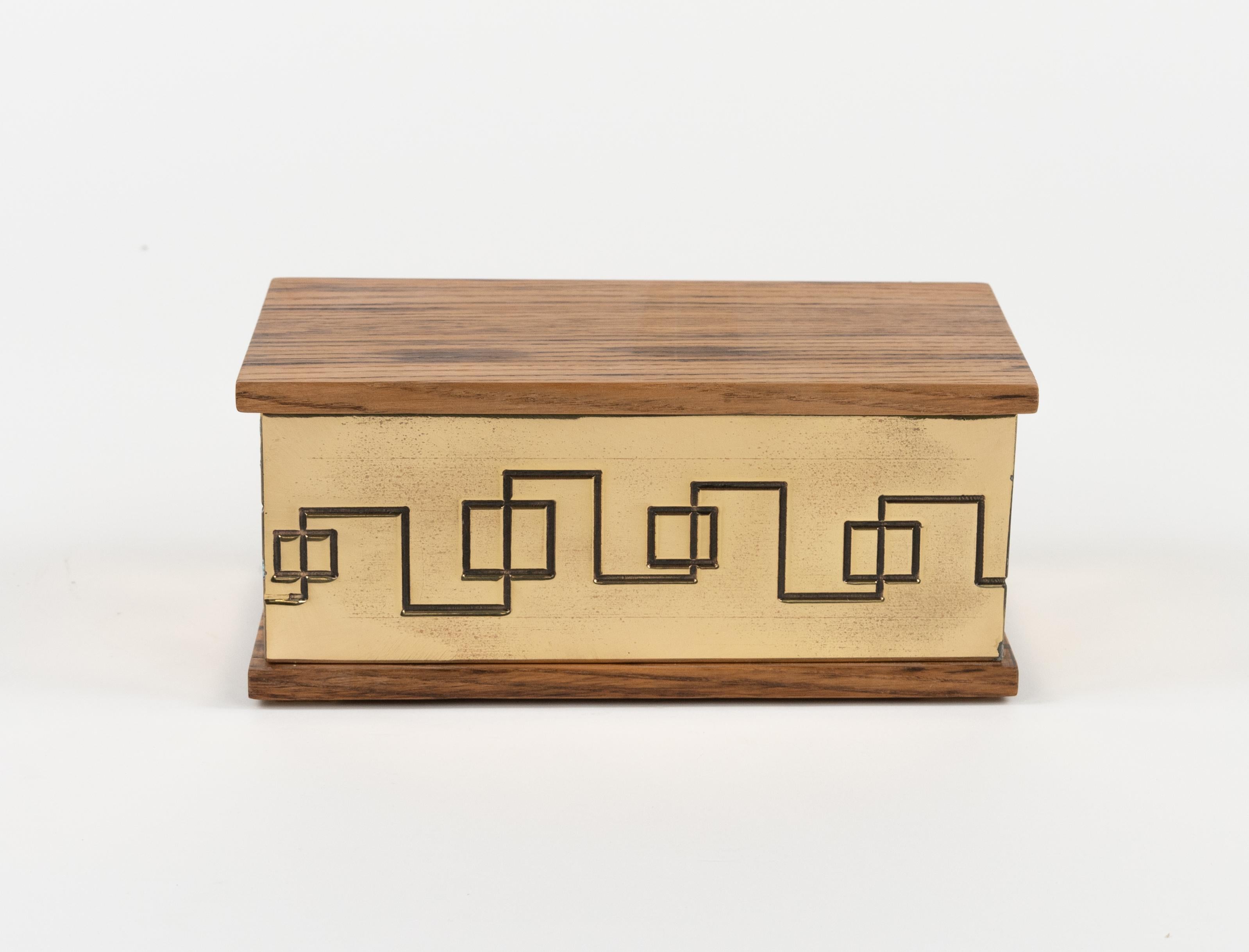 Boîte décorative rectangulaire en laiton et bois de style Luciano Frigerio, Italie 1970 Bon état - En vente à Rome, IT