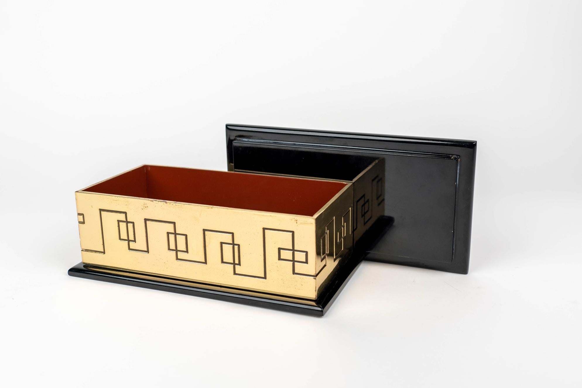 Rectangular Decorative Box in Solid Brass and Lacquered Wood, Italy 1970s In Good Condition For Sale In Rome, IT
