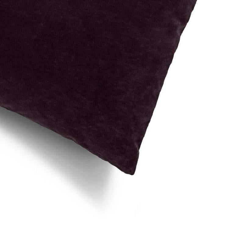 Suave y acogedor cojín decorativo de terciopelo de algodón perfecto para crear un efecto de capas en tus tapicerías interiores


100% fabricado en Italia
Efecto distintivo 