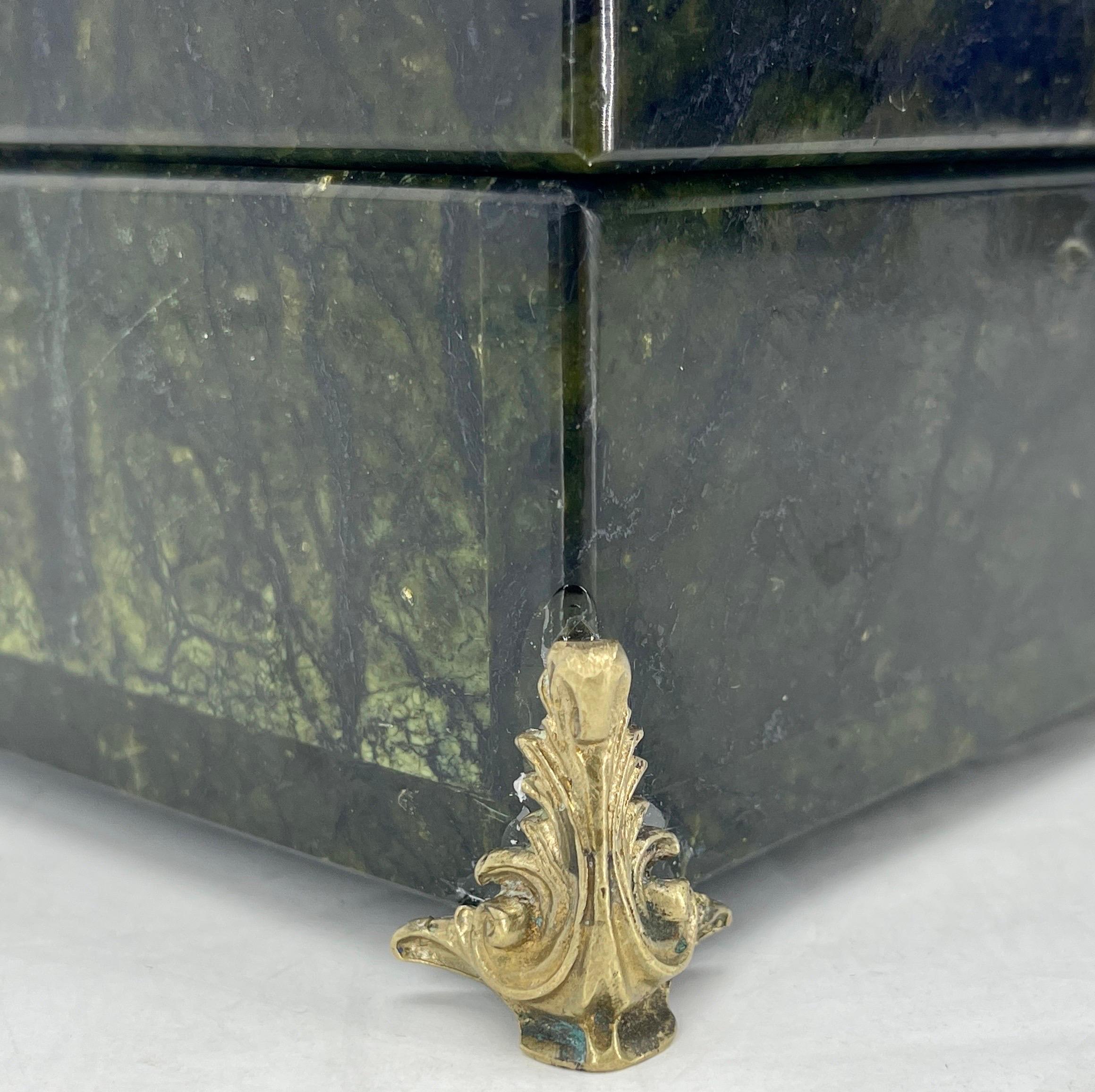 Rechteckige tiefe Forrest-Schmuckkästchen aus grünem Marmor und Bronze, Italien, um 1930 im Angebot 5