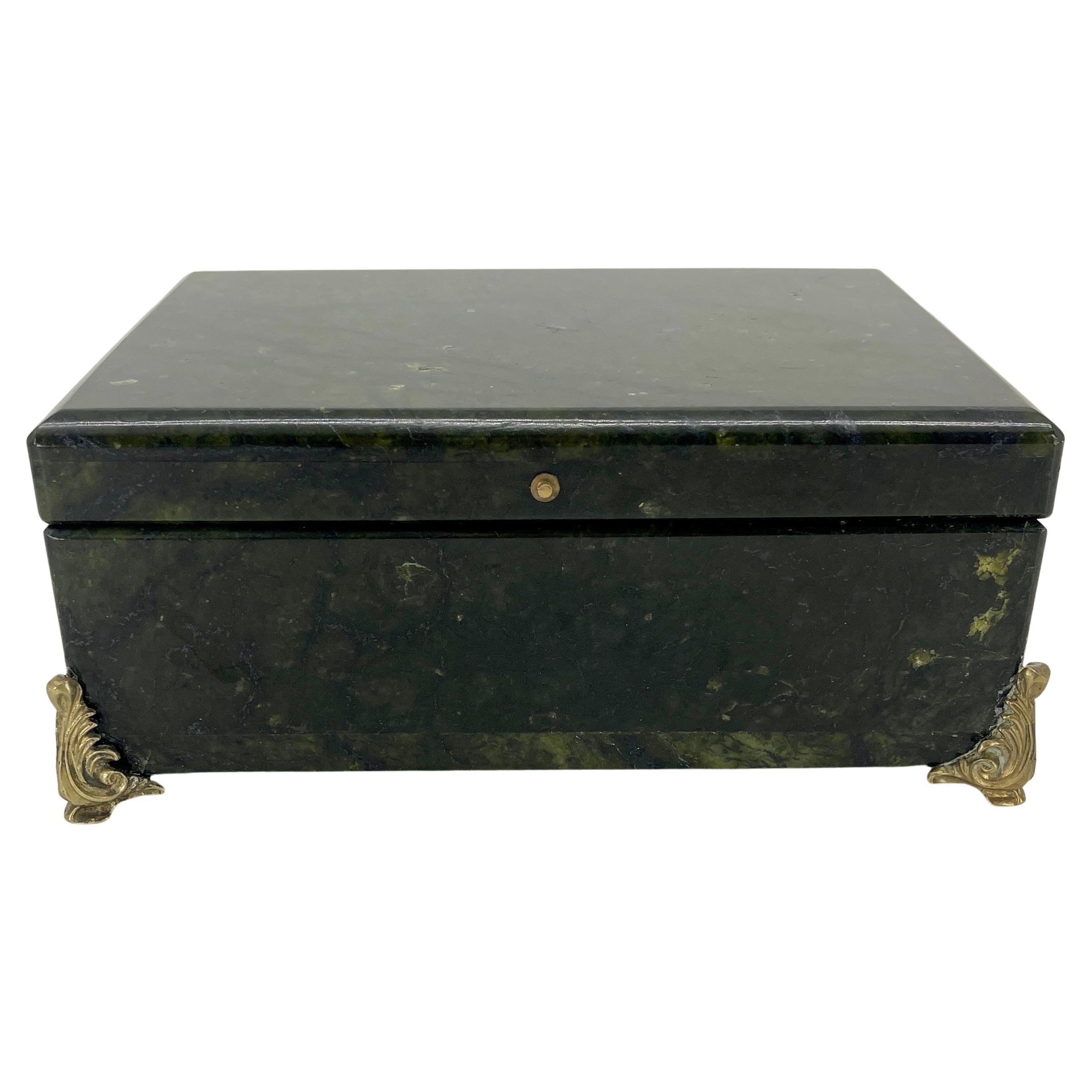 Rectangular Deep Forrest Green Marble and Bronze Jewelry Box, Italian circa 1930 In Good Condition For Sale In Haddonfield, NJ
