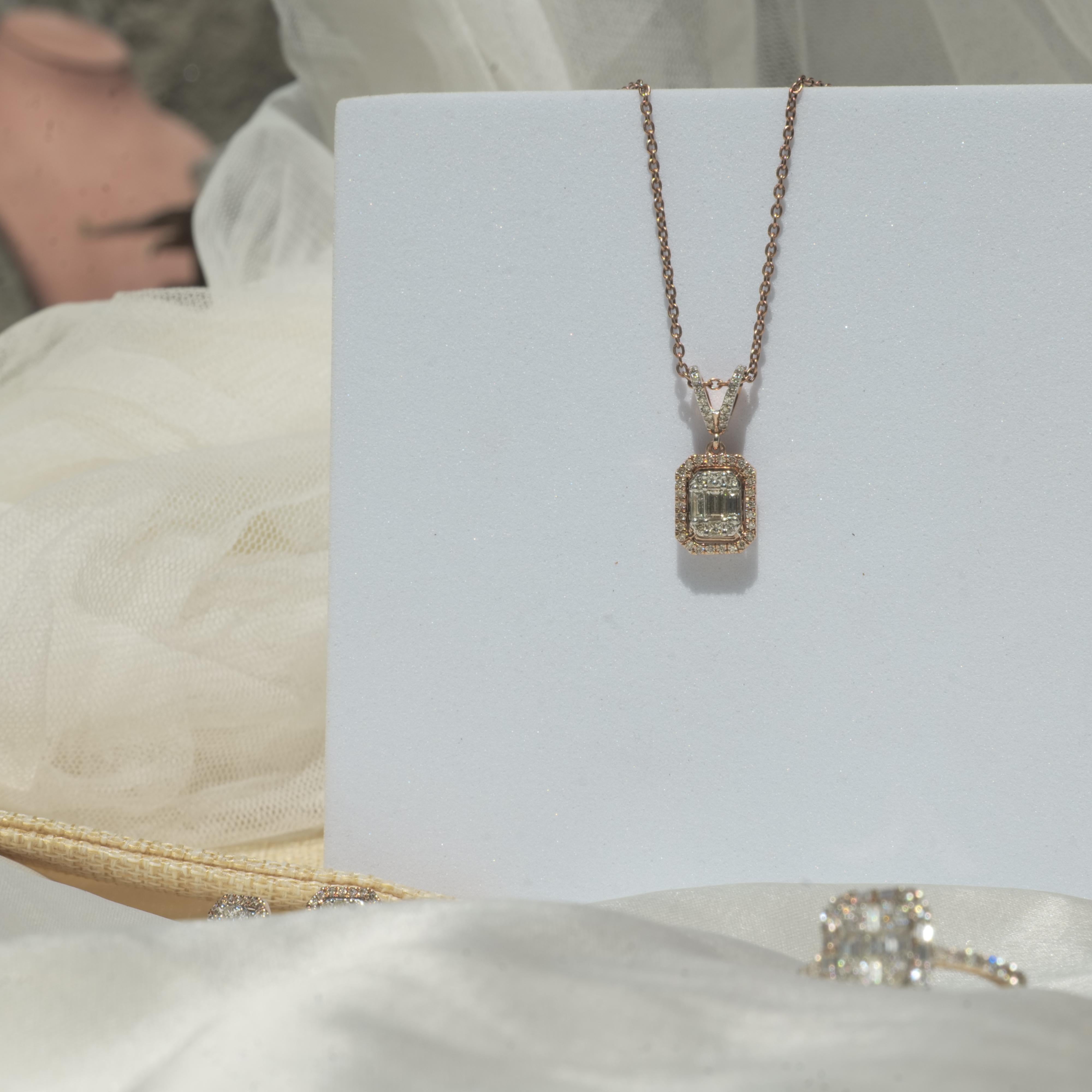 Rectangular Design Fancy Diamonds Pendant Necklace in 18k Solid Gold For Sale 3