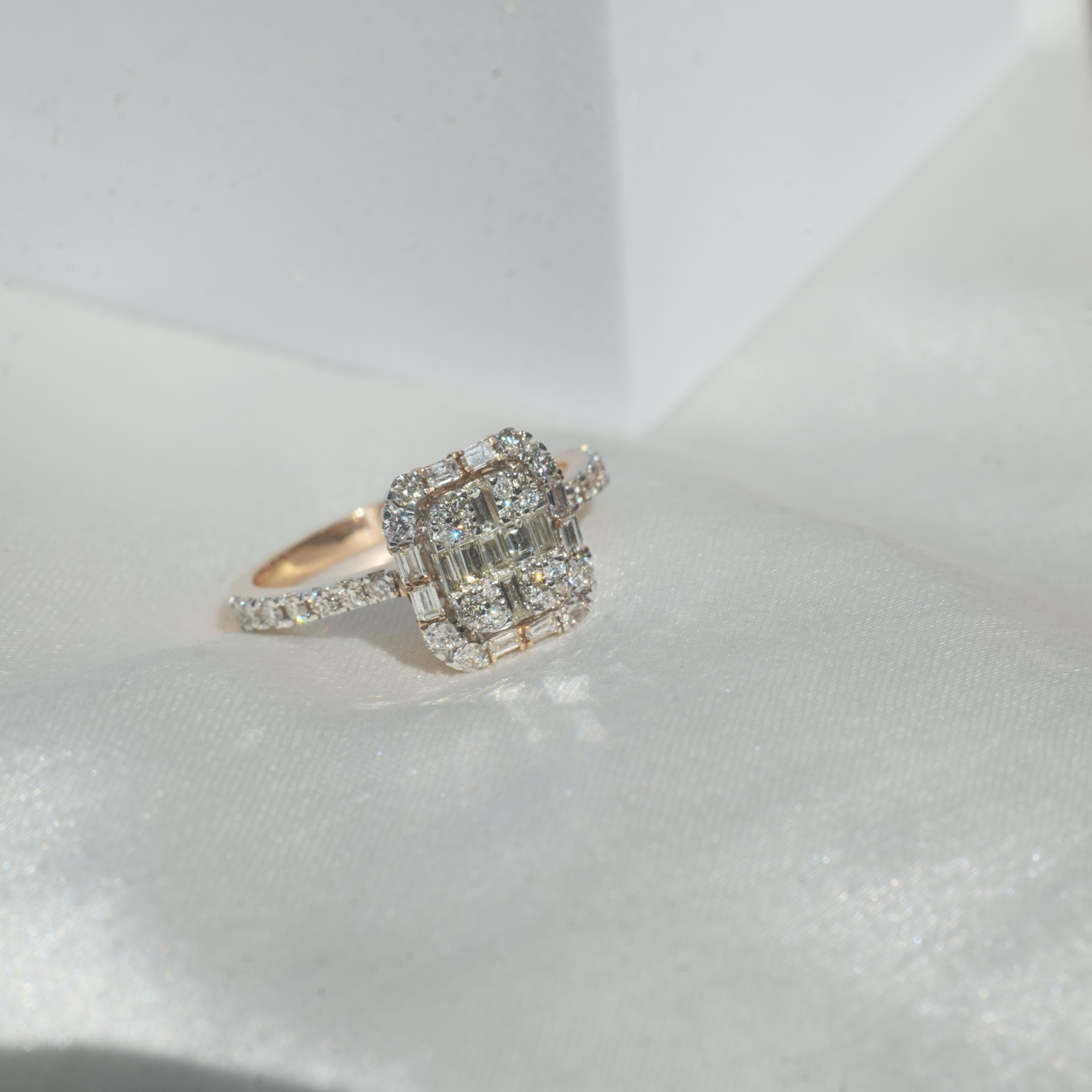 For Sale:  Rectangular Design Illusion Setting Diamond Ring Set In 18k Solid Gold 3