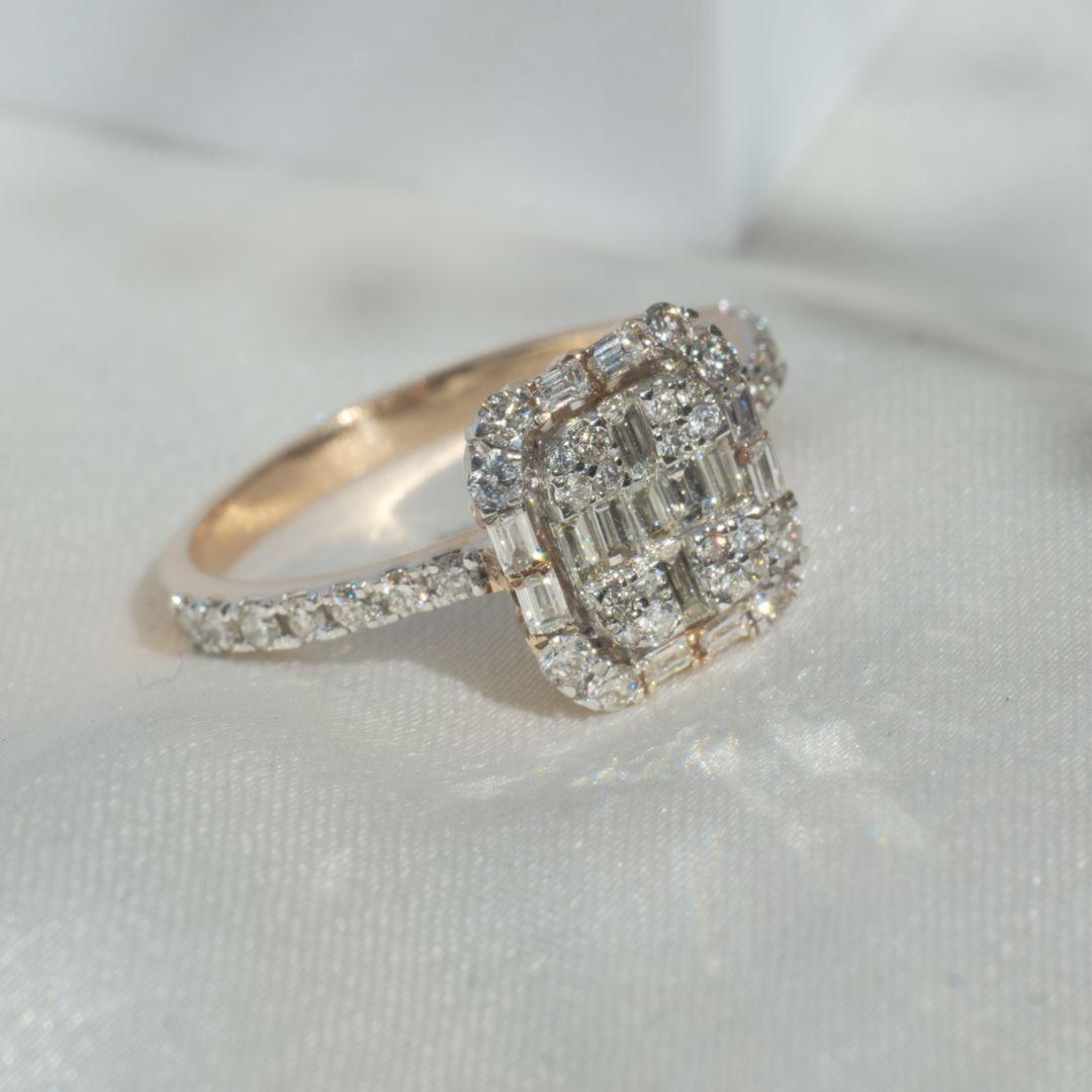For Sale:  Rectangular Design Illusion Setting Diamond Ring Set In 18k Solid Gold 4