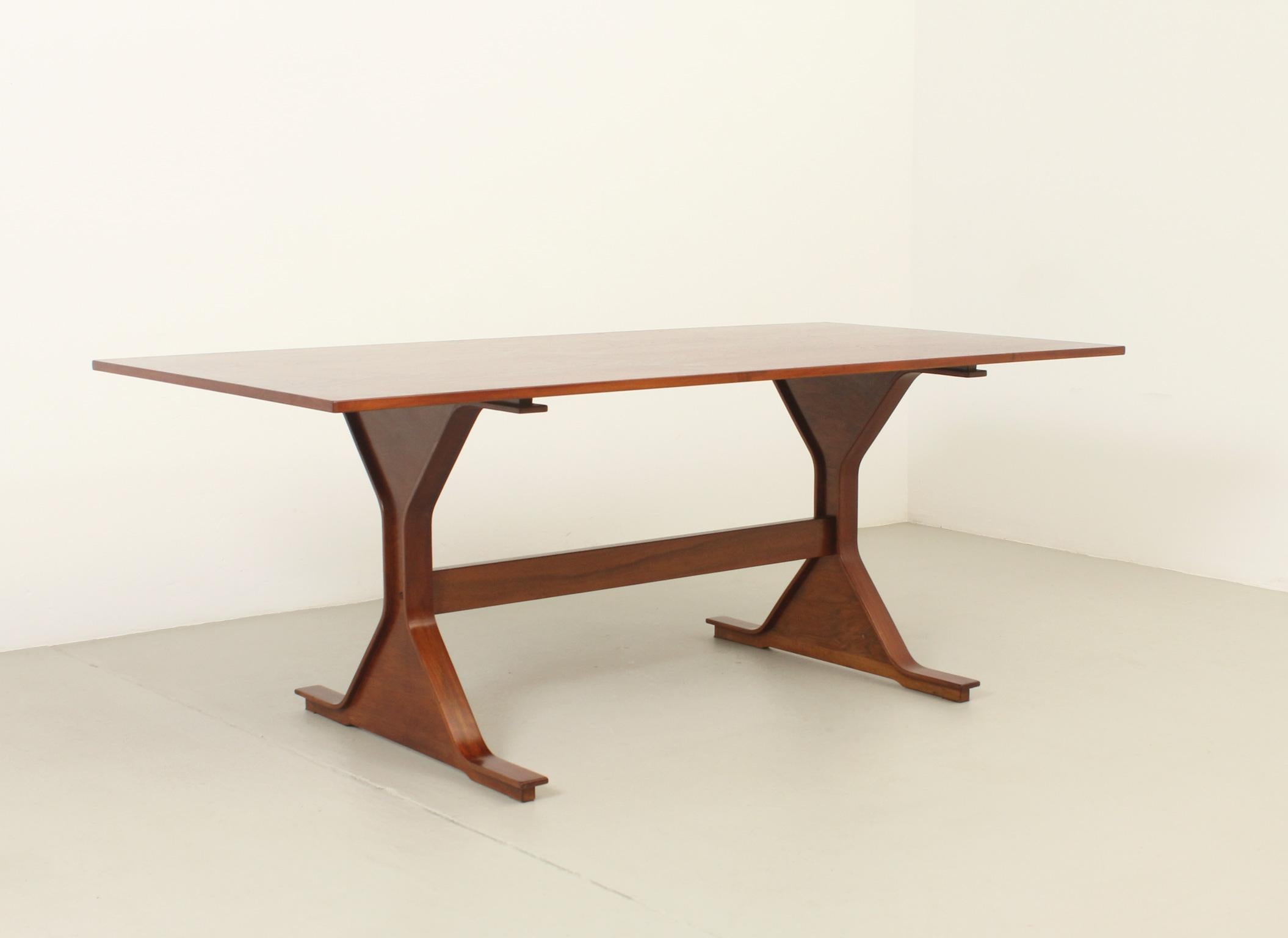 Italian Rectangular Dining Table by Gianfranco Frattini for Bernini, Italy For Sale
